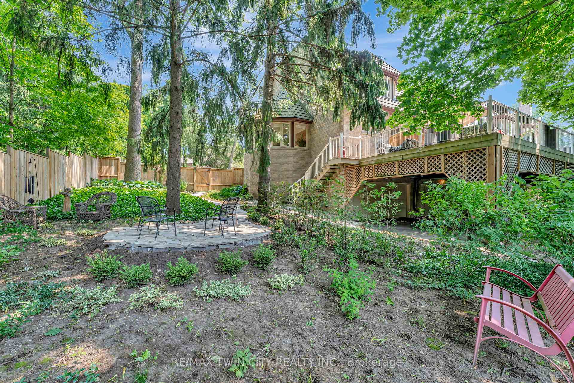 Photo 33 of Unit 1, 10 Stuart Street, Guelph, St. George's — HOMEH