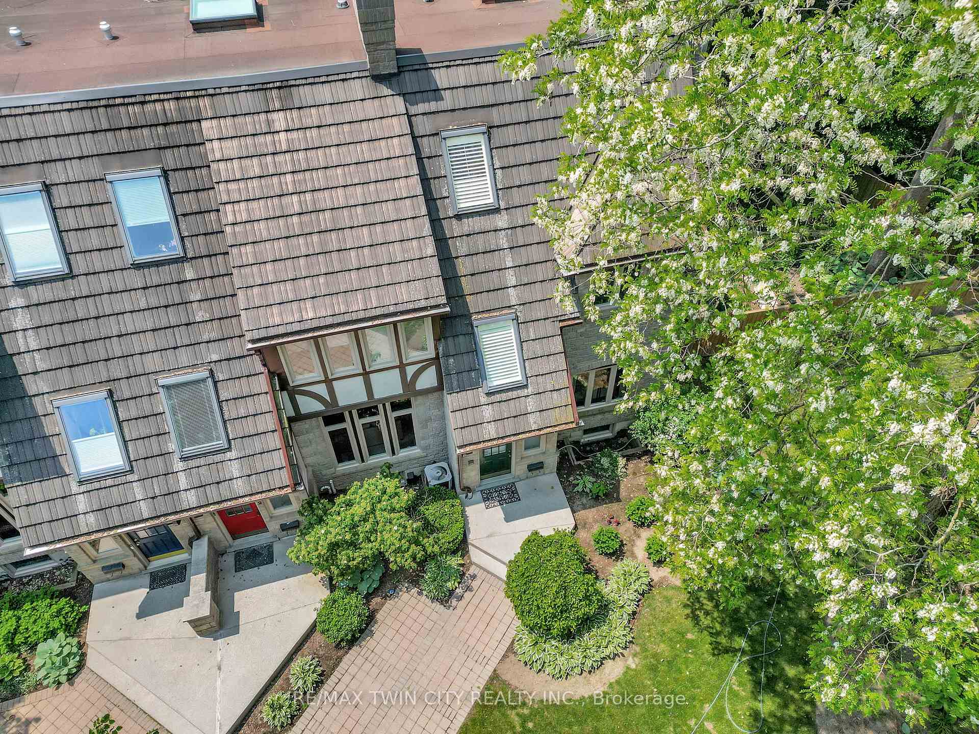Photo 37 of Unit 1, 10 Stuart Street, Guelph, St. George's — HOMEH