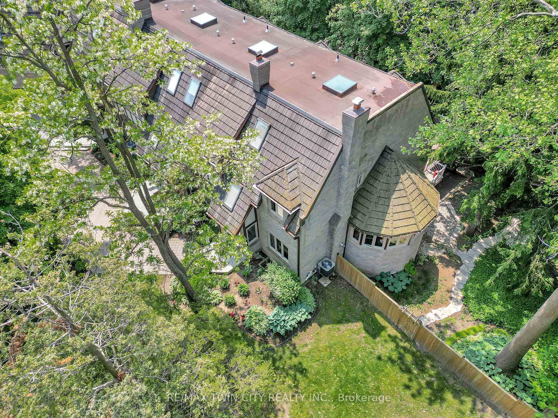 Photo 38 of Unit 1, 10 Stuart Street, Guelph, St. George's — HOMEH