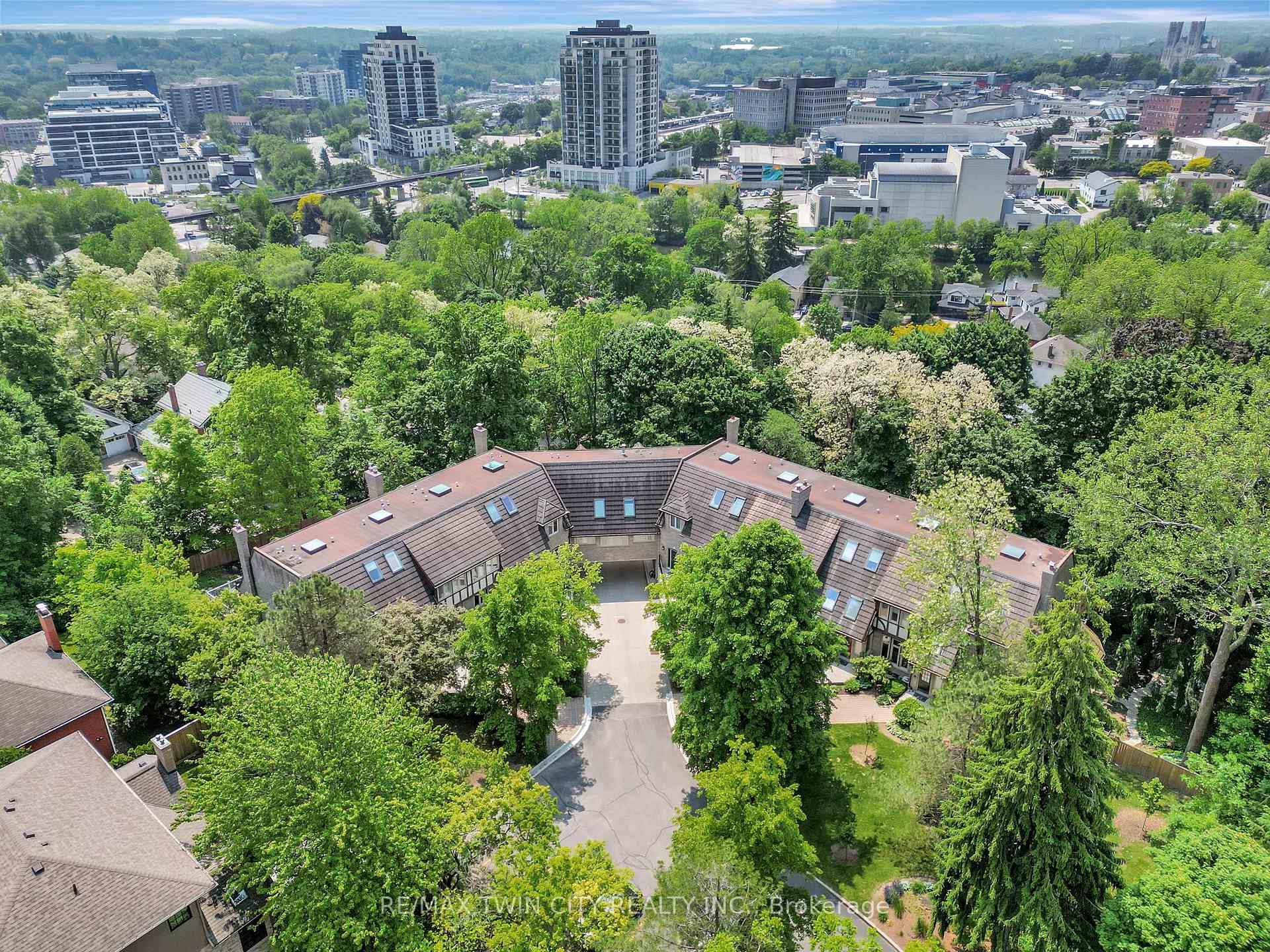 Photo 41 of Unit 1, 10 Stuart Street, Guelph, St. George's — HOMEH