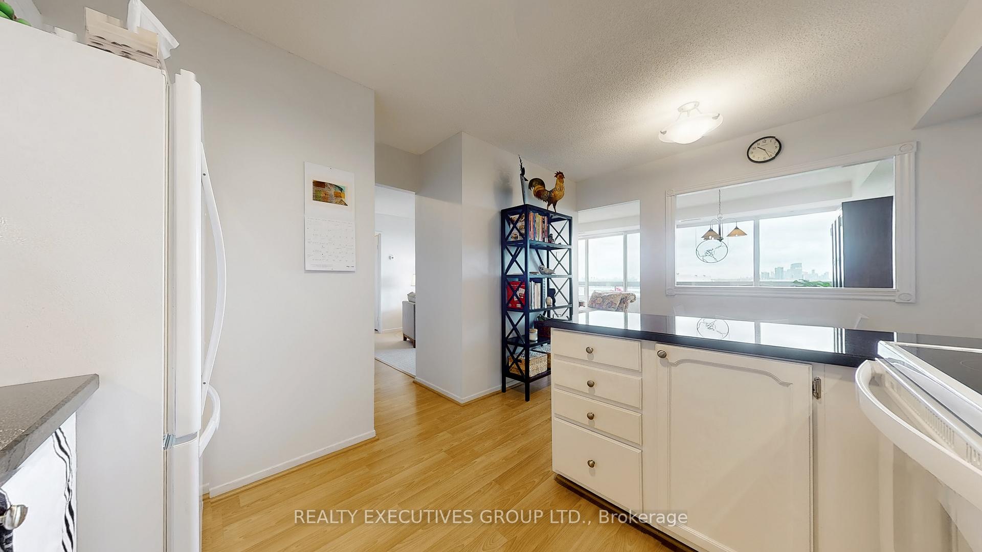 Photo 14 of Unit 1601, 8111 Yonge Street, Markham, Royal Orchard — HOMEH