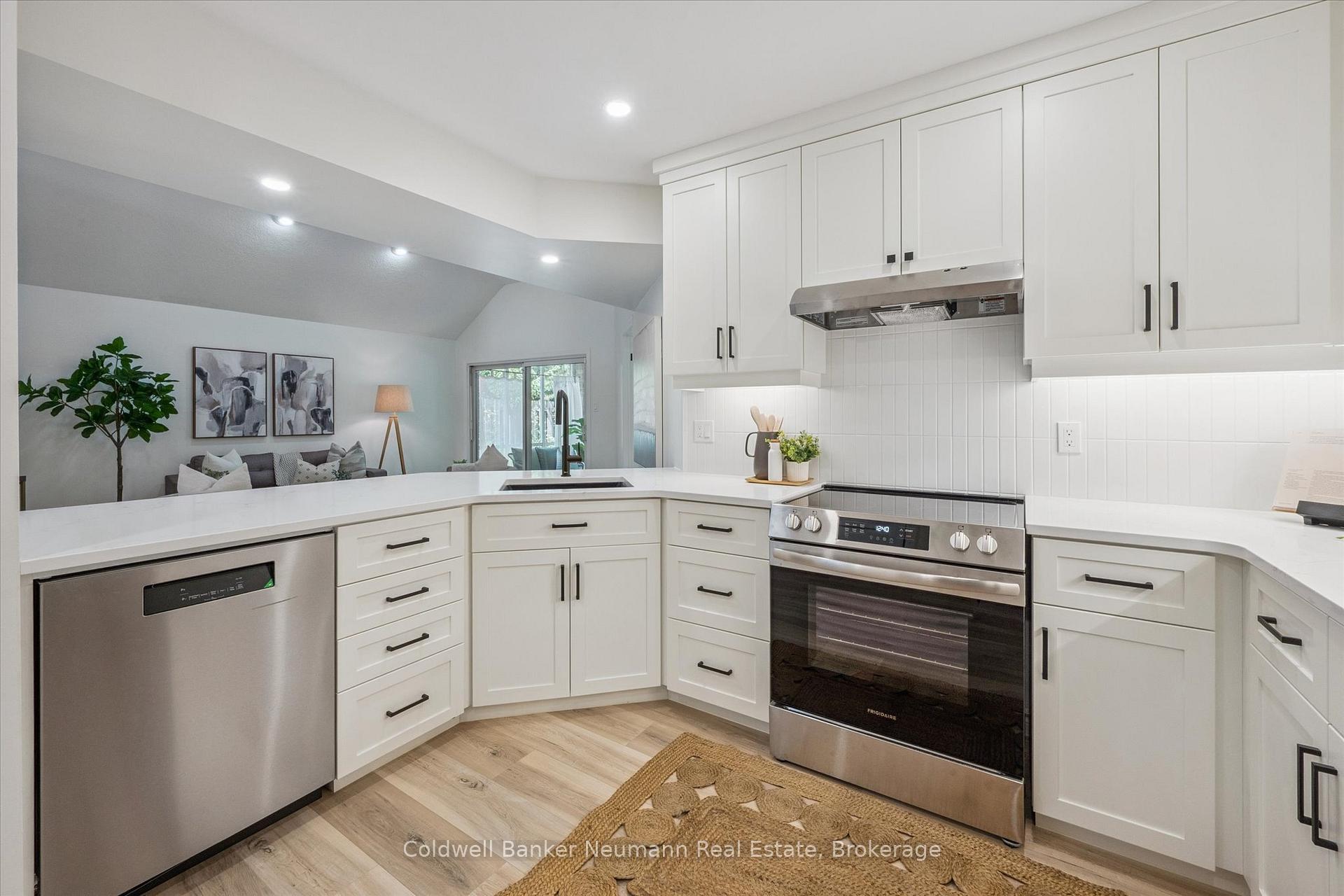 Photo 9 of Unit 9, 1550 Gordon Street, Guelph, Pineridge/Westminster Woods — HOMEH