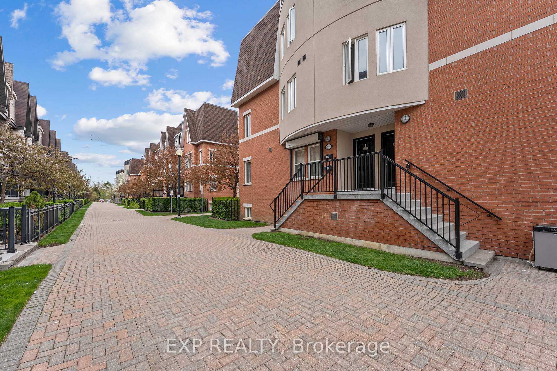 Photo 4 of Unit 238, 316 John Street, Markham, Aileen-Willowbrook — HOMEH