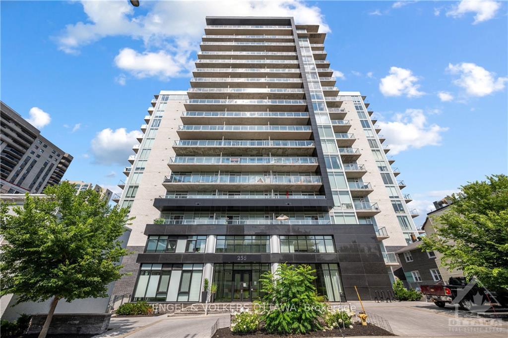Front of Unit 102, 255 Bay Street