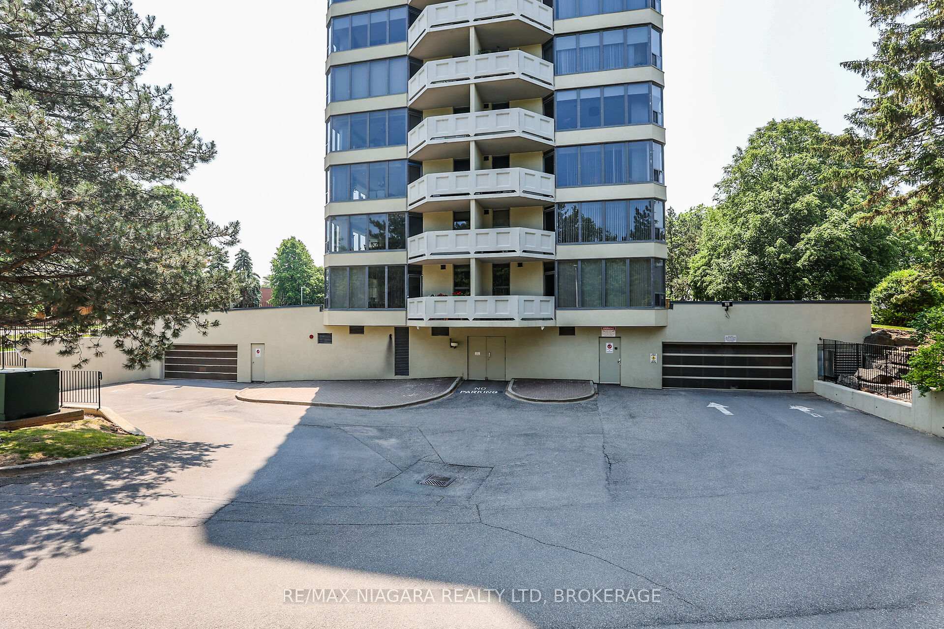 Photo 37 of Unit 304, 81 Scott Street, St. Catharines, Lakeport — HOMEH
