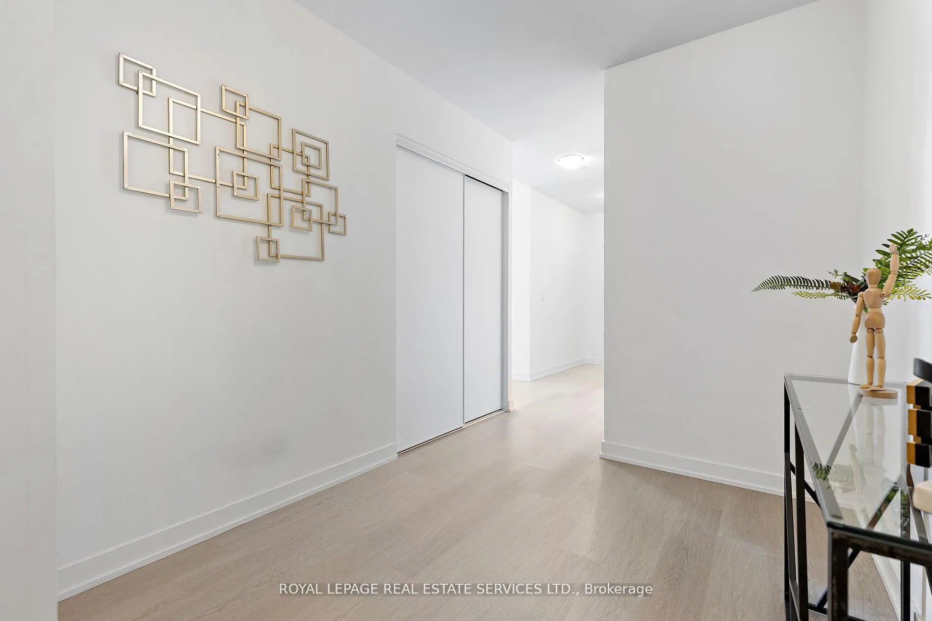 Photo 5 of Unit 720, 859 The Queensway, Etobicoke, Stonegate-Queensway — HOMEH