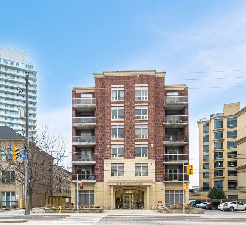 Front of Unit 309, 4196 Dundas Street W