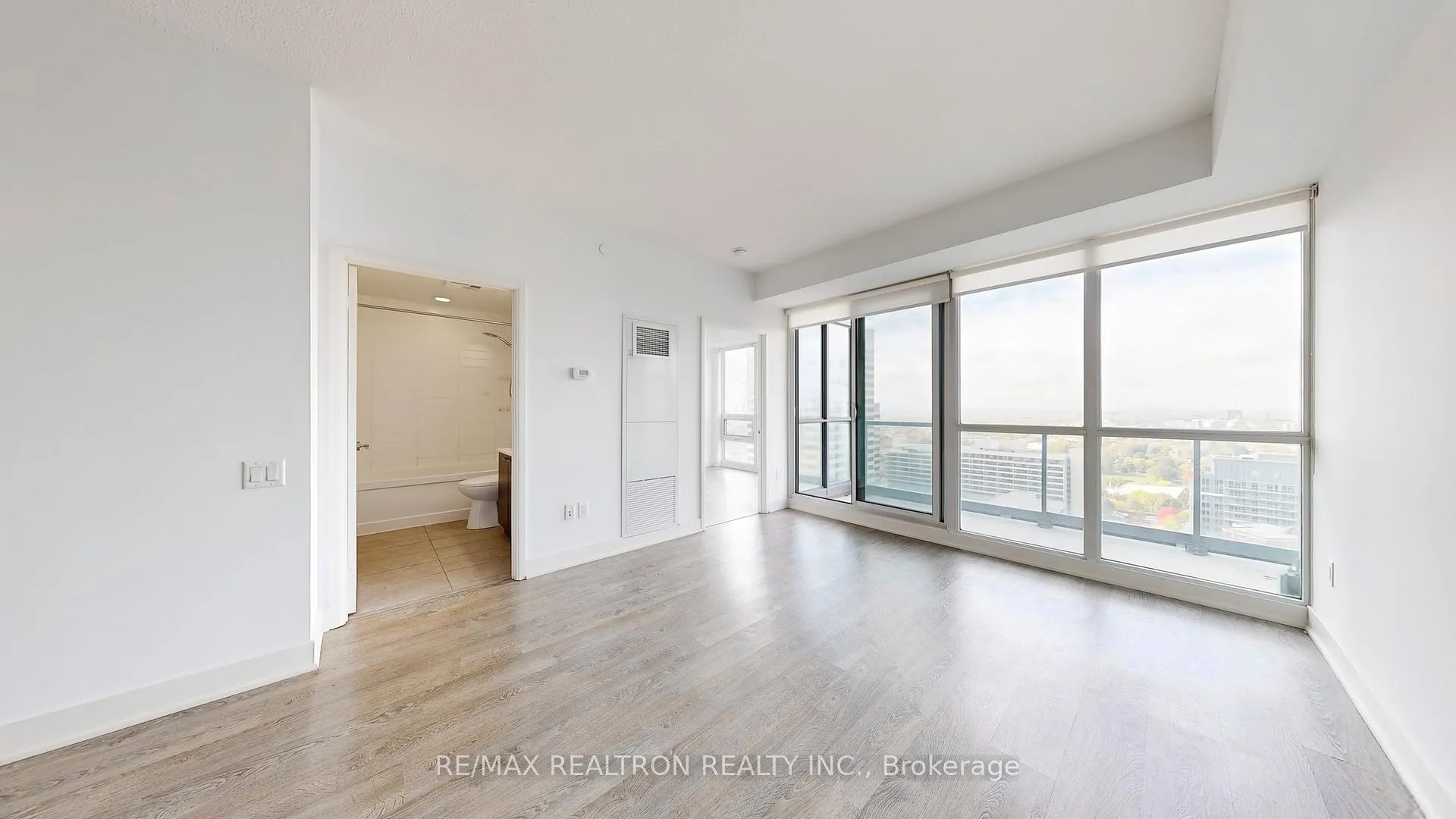 Photo 2 of Unit 3003, 30 Roehampton Avenue, Toronto, Mount Pleasant West — HOMEH
