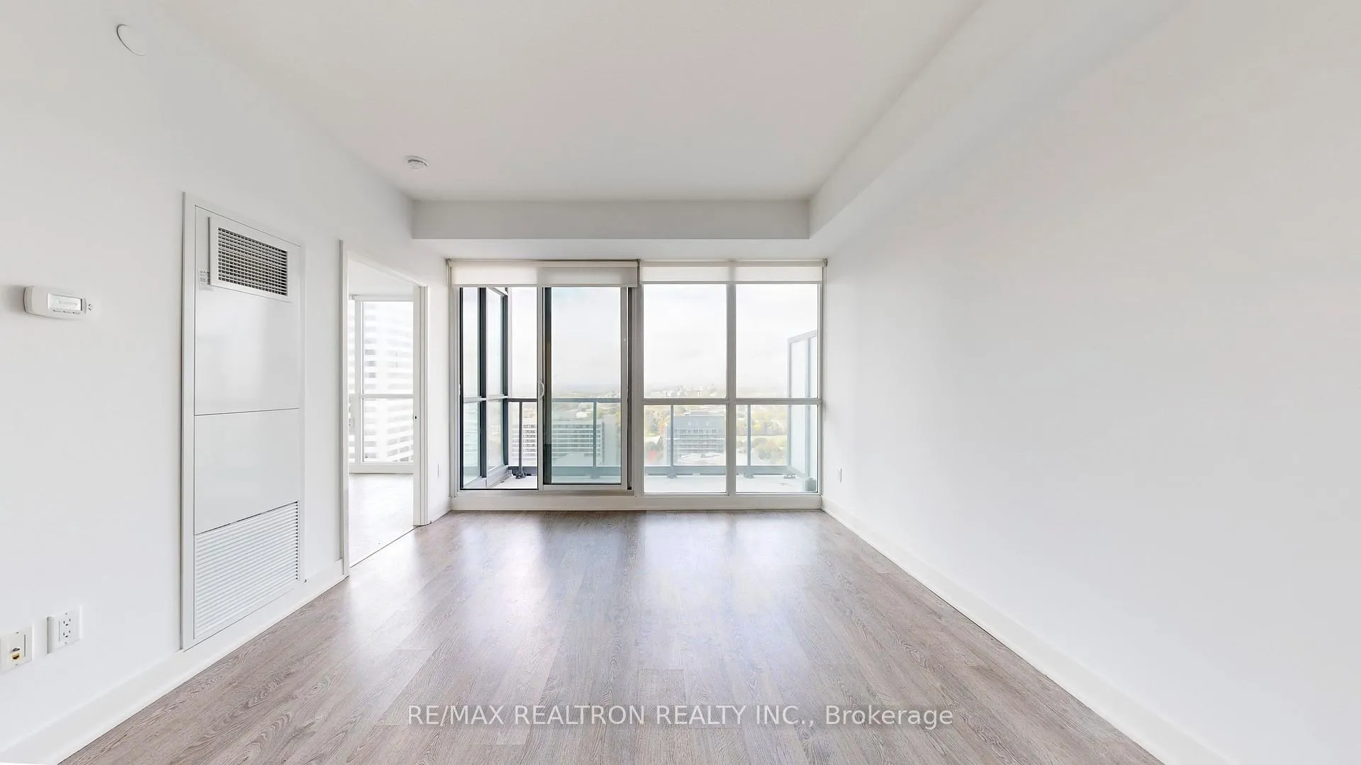 Photo 3 of Unit 3003, 30 Roehampton Avenue, Toronto, Mount Pleasant West — HOMEH