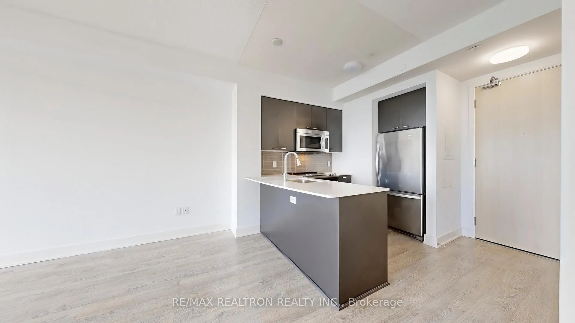 Photo 6 of Unit 3003, 30 Roehampton Avenue, Toronto, Mount Pleasant West — HOMEH