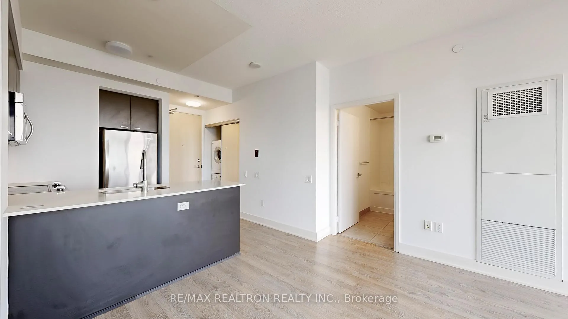 Photo 8 of Unit 3003, 30 Roehampton Avenue, Toronto, Mount Pleasant West — HOMEH