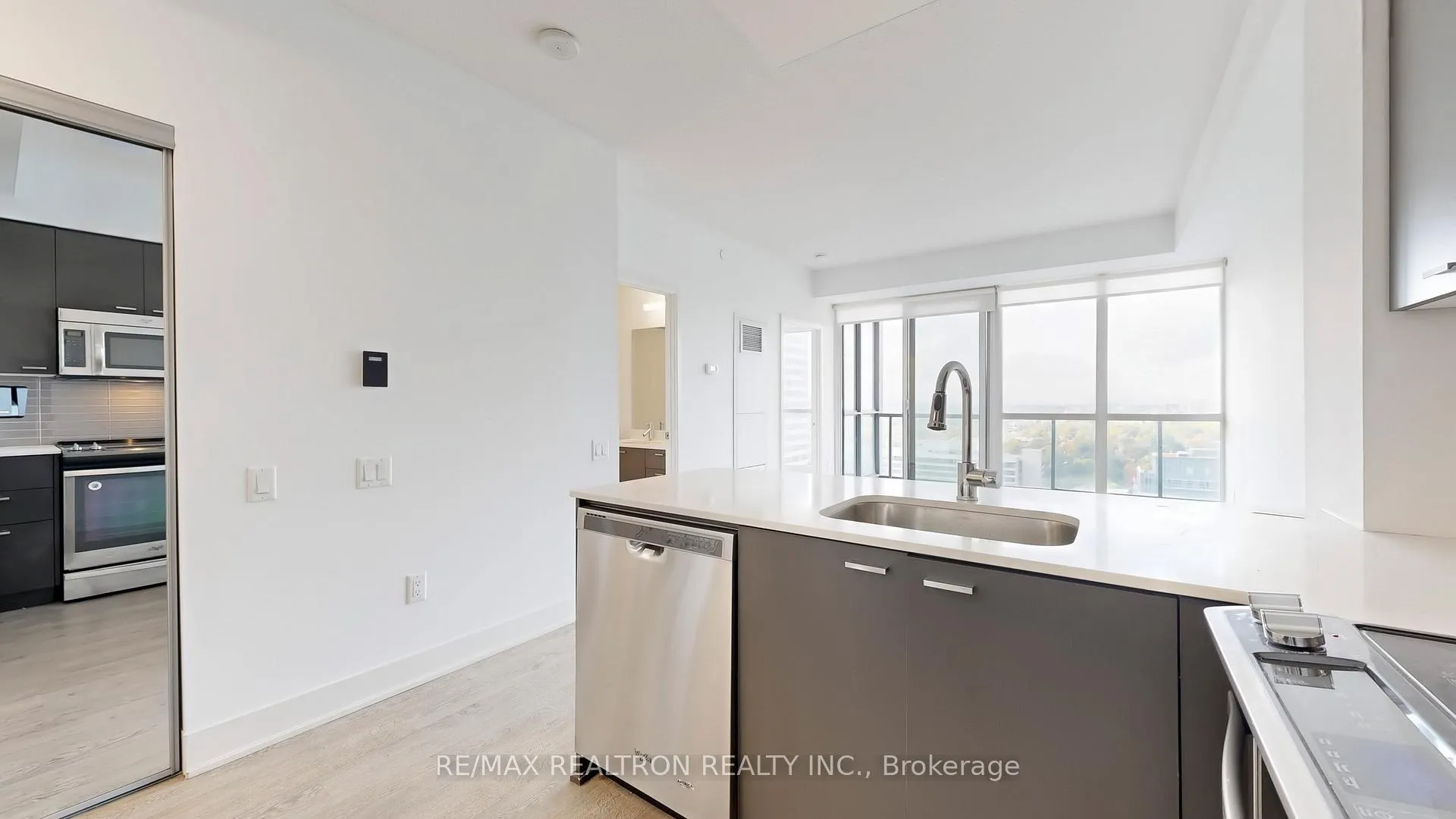 Photo 10 of Unit 3003, 30 Roehampton Avenue, Toronto, Mount Pleasant West — HOMEH