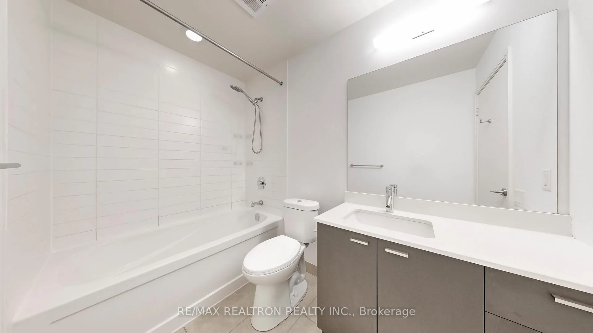 Photo 17 of Unit 3003, 30 Roehampton Avenue, Toronto, Mount Pleasant West — HOMEH