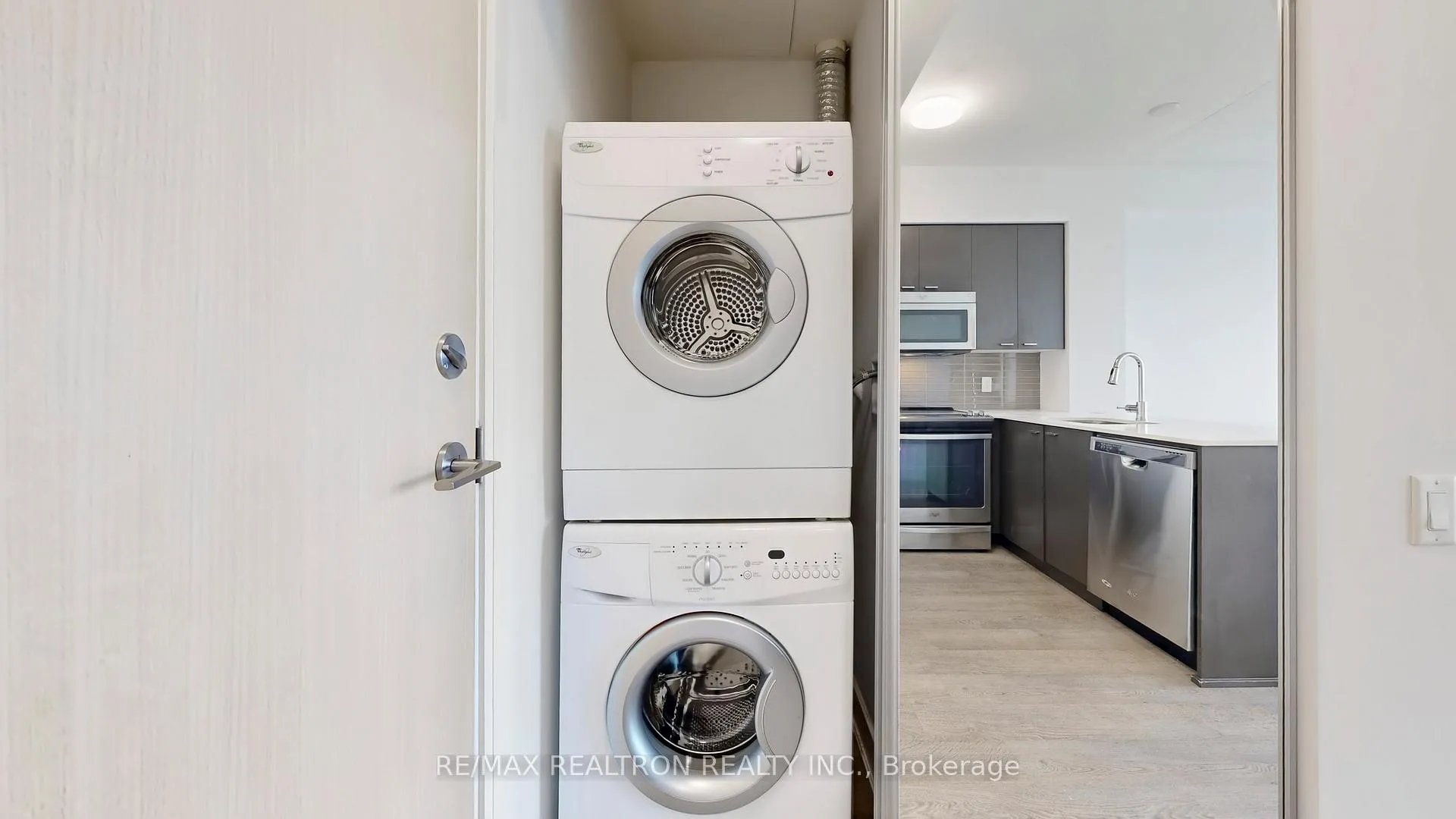 Photo 18 of Unit 3003, 30 Roehampton Avenue, Toronto, Mount Pleasant West — HOMEH