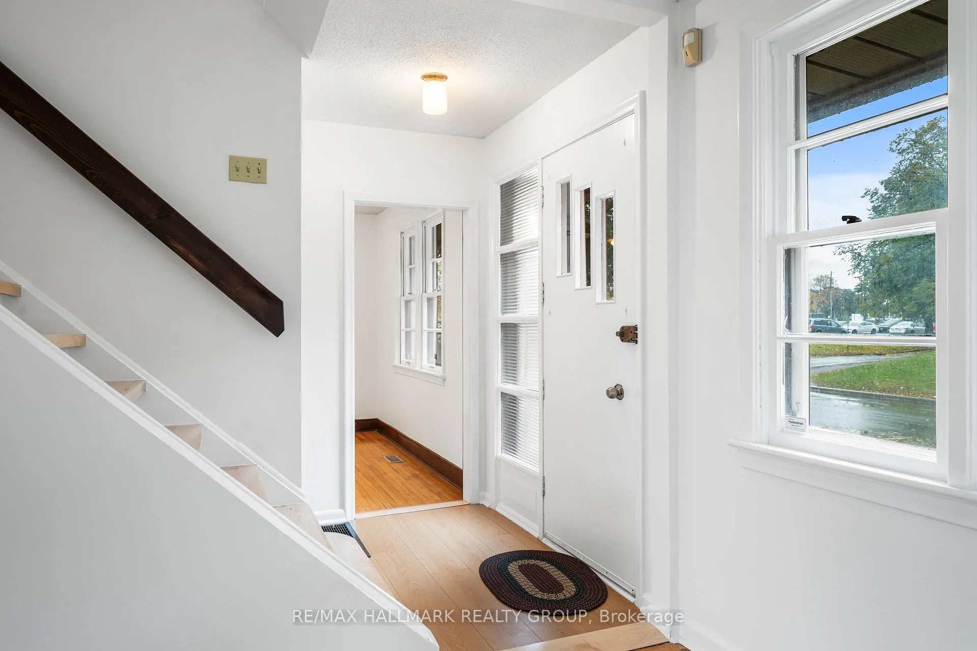 Photo 3 of 2028 Othello Avenue, Ottawa, Elmvale Acres/Urbandale — HOMEH