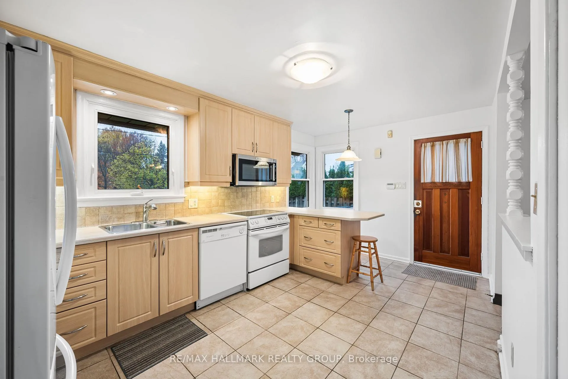 Photo 7 of 2028 Othello Avenue, Ottawa, Elmvale Acres/Urbandale — HOMEH
