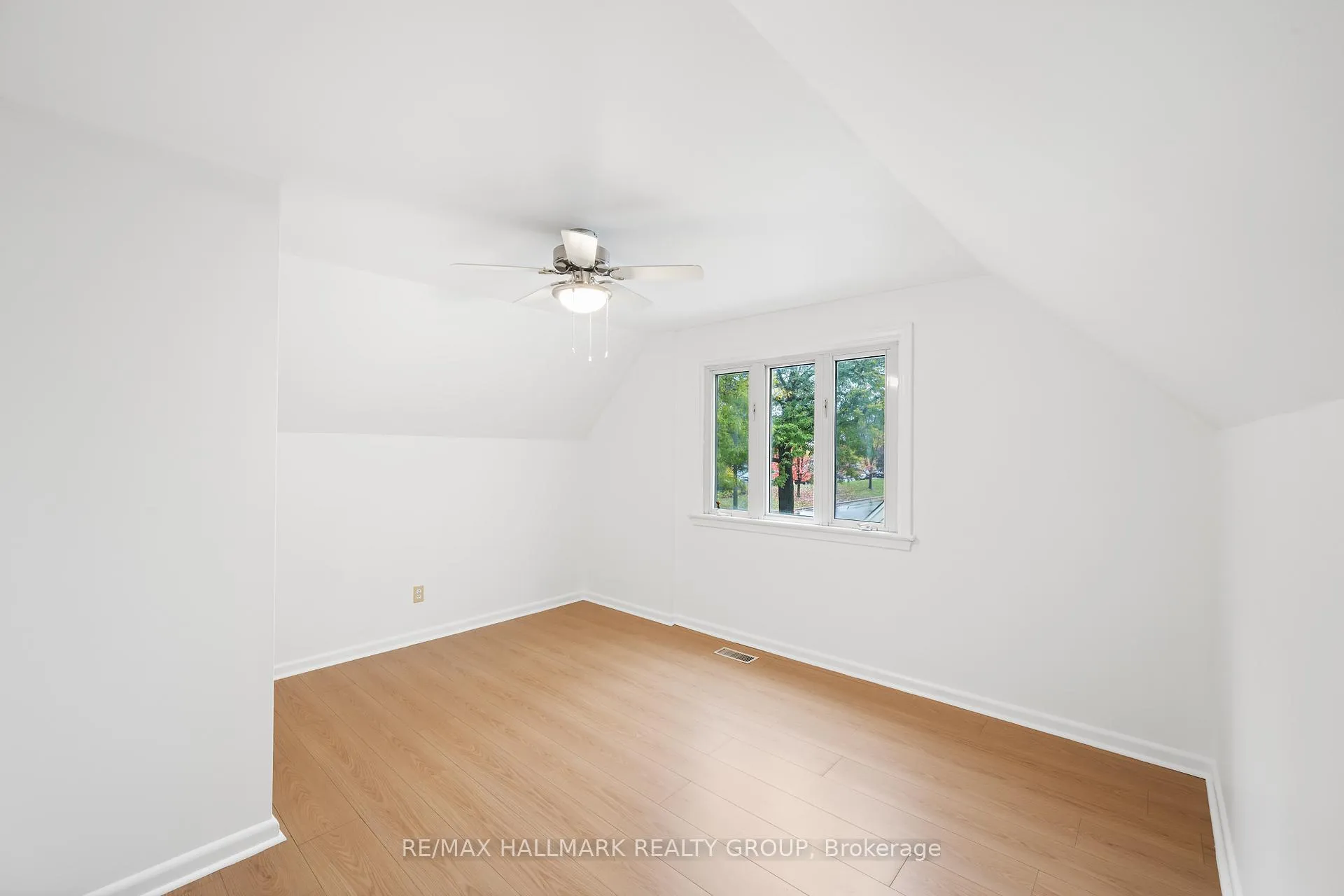 Photo 15 of 2028 Othello Avenue, Ottawa, Elmvale Acres/Urbandale — HOMEH