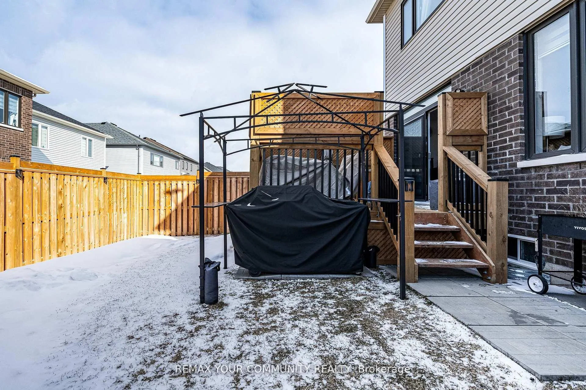 Photo 7 of 153 Terry Fox Drive, Barrie, Rural Barrie Southeast — HOMEH