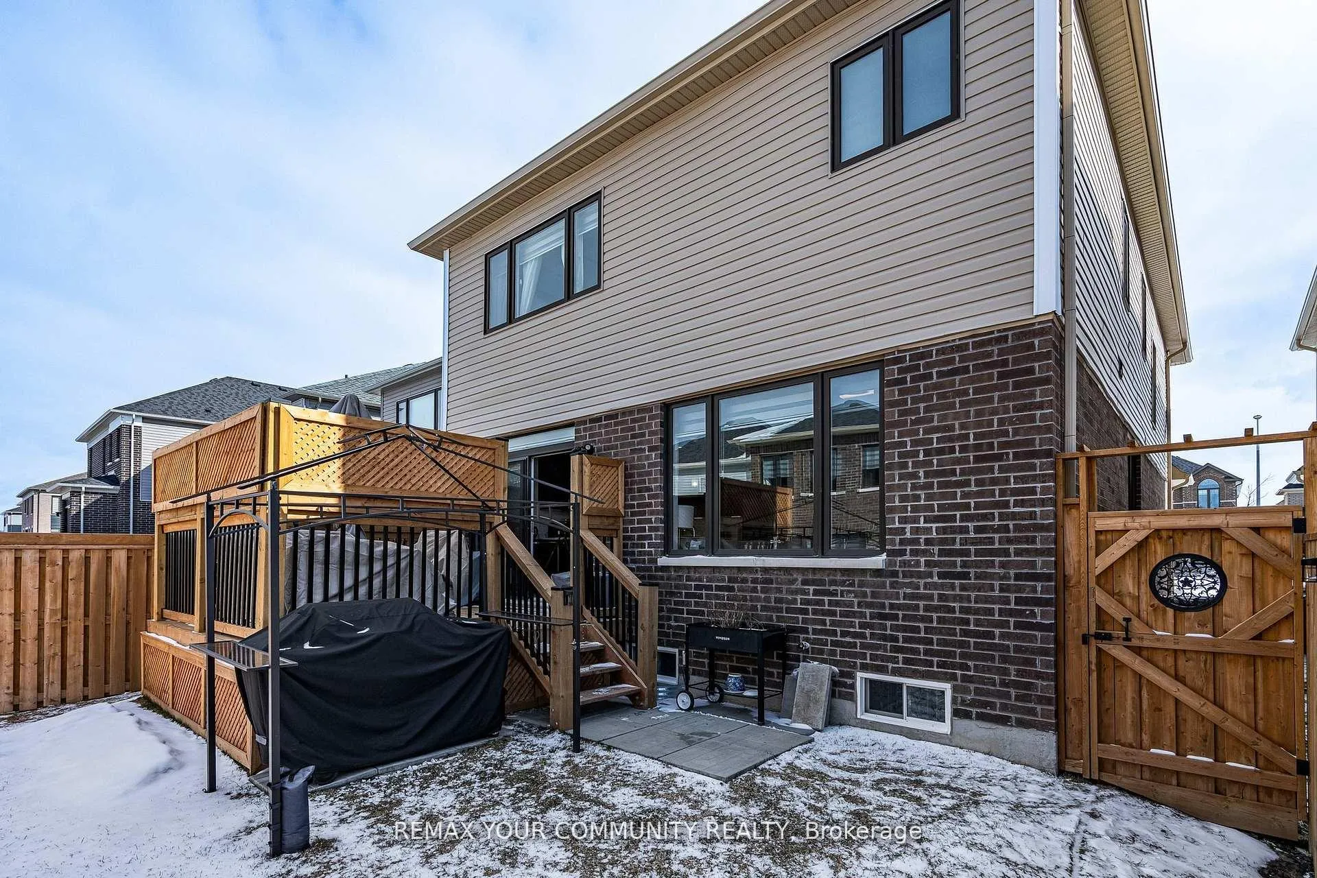 Photo 8 of 153 Terry Fox Drive, Barrie, Rural Barrie Southeast — HOMEH