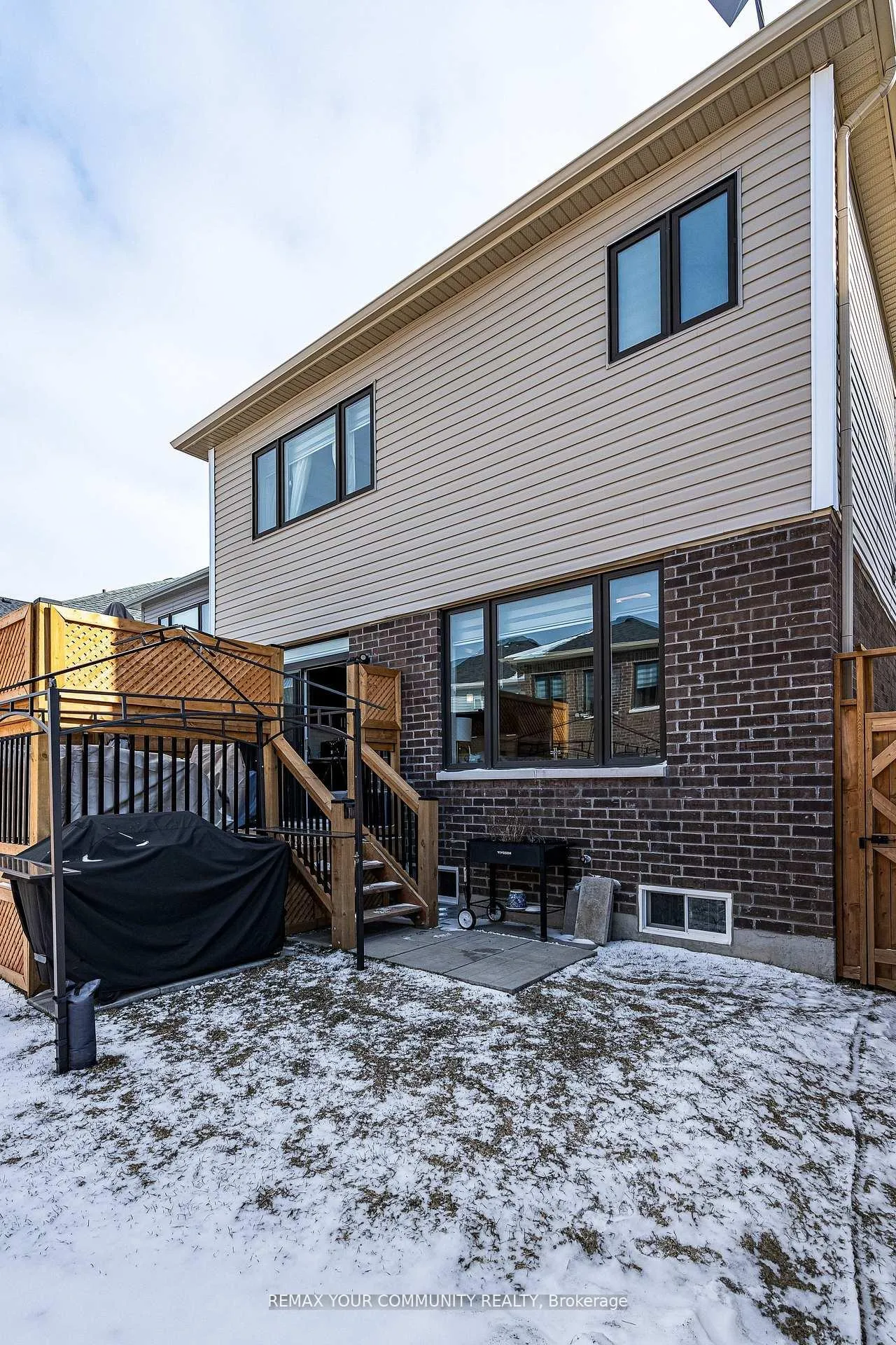 Photo 9 of 153 Terry Fox Drive, Barrie, Rural Barrie Southeast — HOMEH