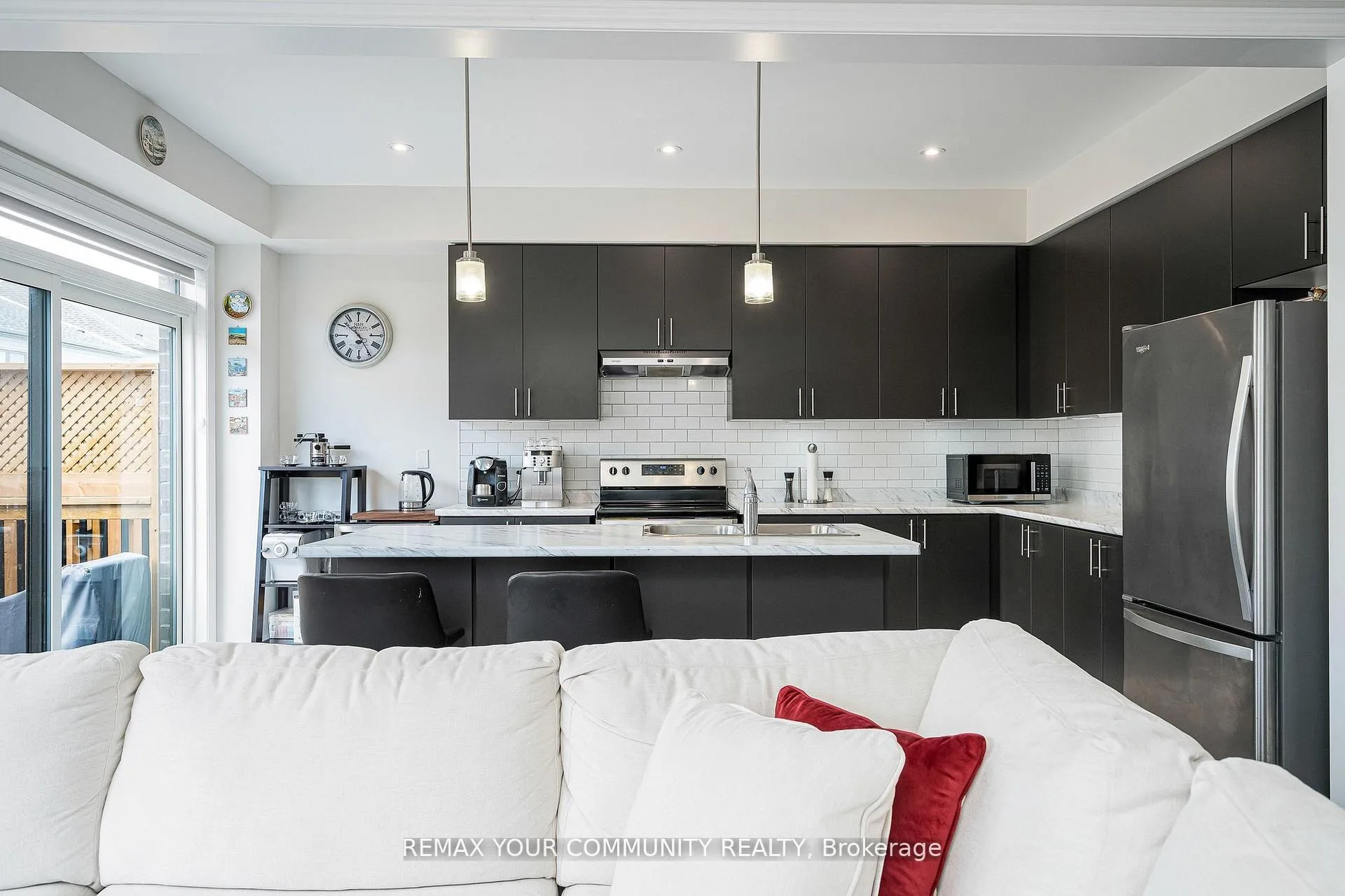 Photo 17 of 153 Terry Fox Drive, Barrie, Rural Barrie Southeast — HOMEH