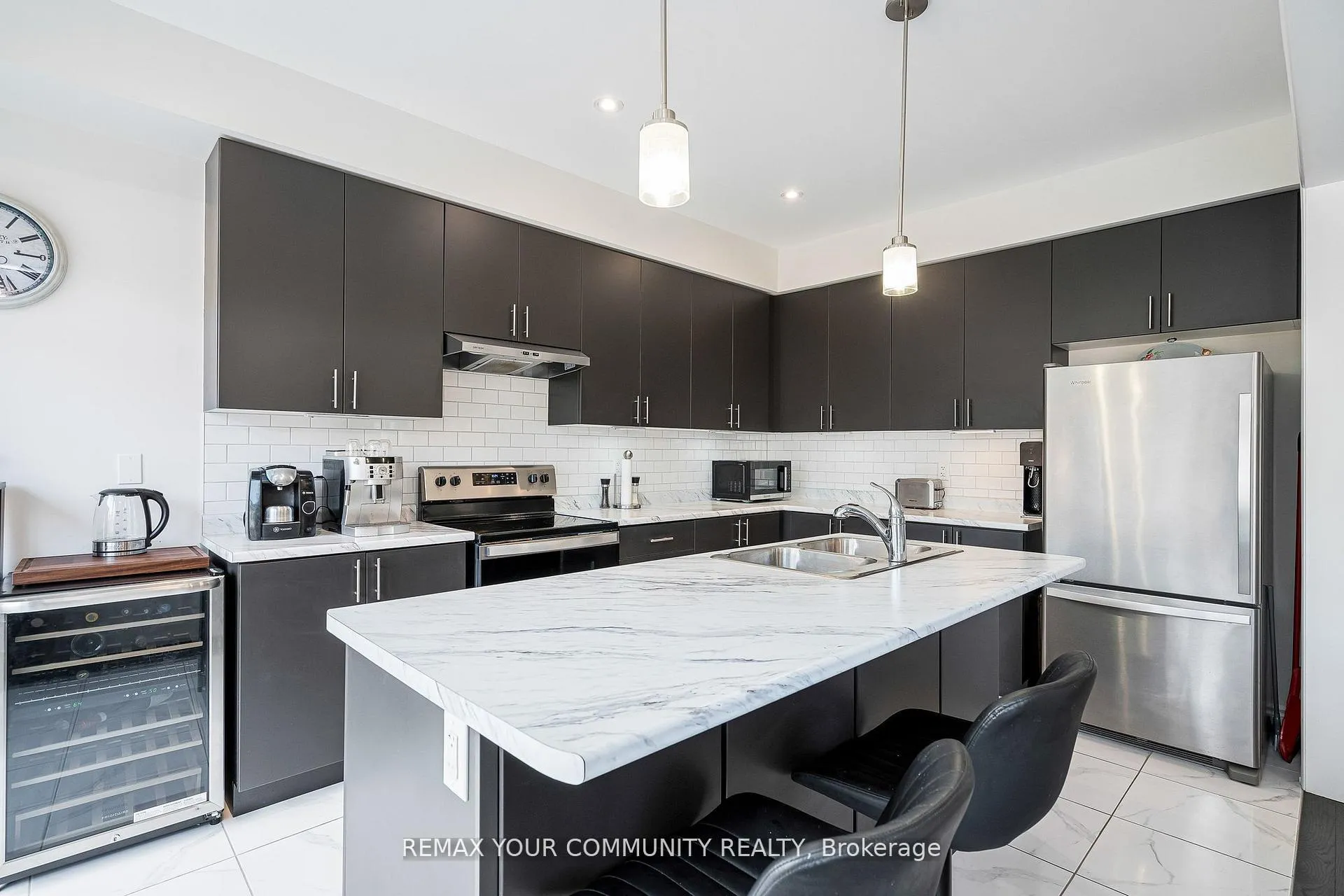 Photo 21 of 153 Terry Fox Drive, Barrie, Rural Barrie Southeast — HOMEH