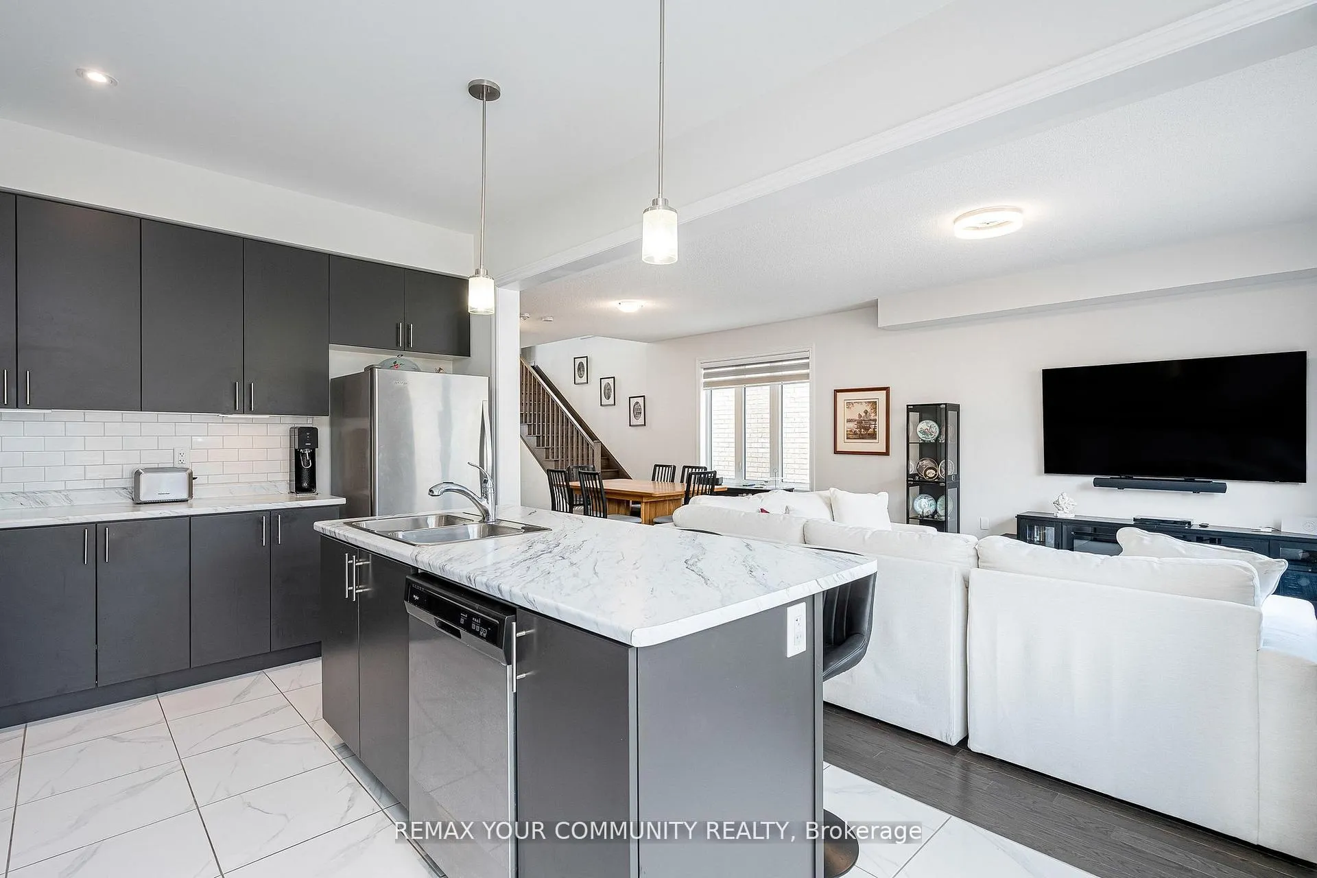 Photo 22 of 153 Terry Fox Drive, Barrie, Rural Barrie Southeast — HOMEH