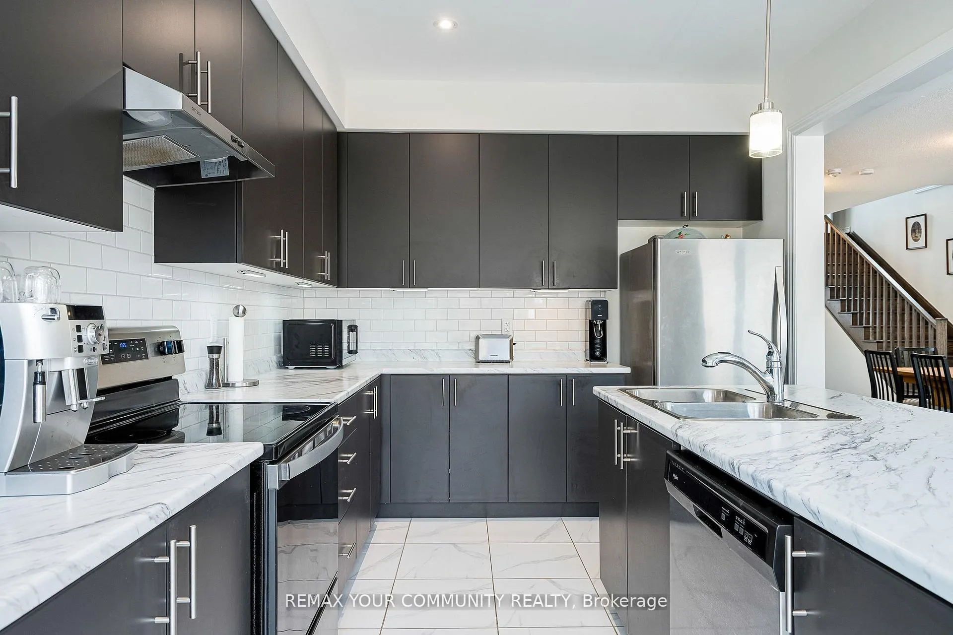 Photo 23 of 153 Terry Fox Drive, Barrie, Rural Barrie Southeast — HOMEH