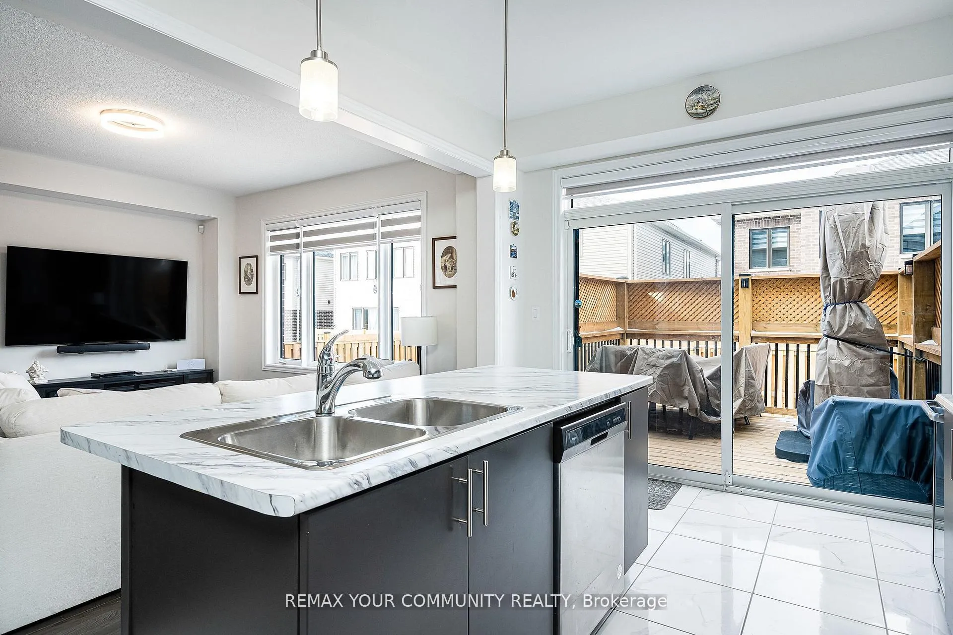 Photo 24 of 153 Terry Fox Drive, Barrie, Rural Barrie Southeast — HOMEH