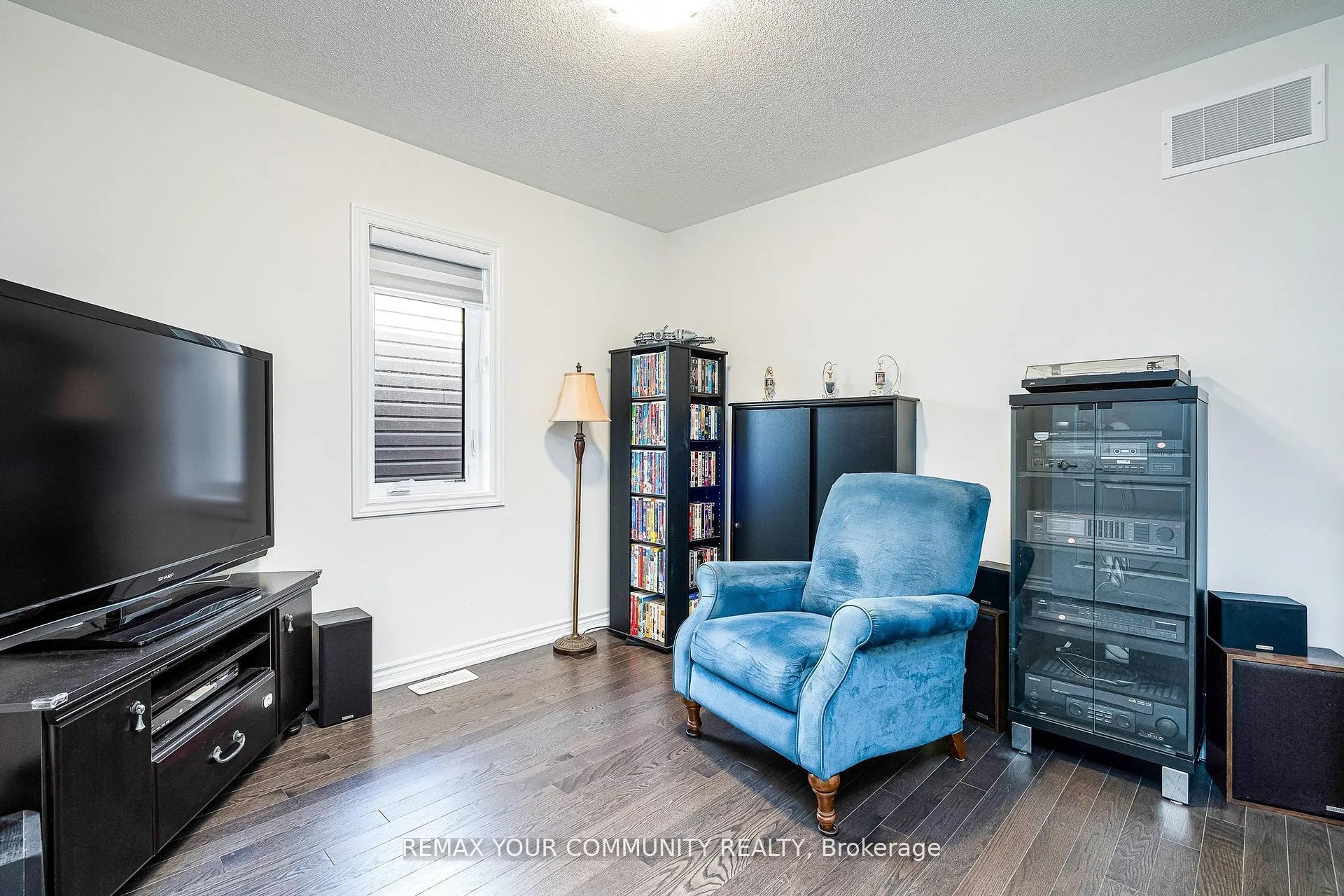 Photo 39 of 153 Terry Fox Drive, Barrie, Rural Barrie Southeast — HOMEH