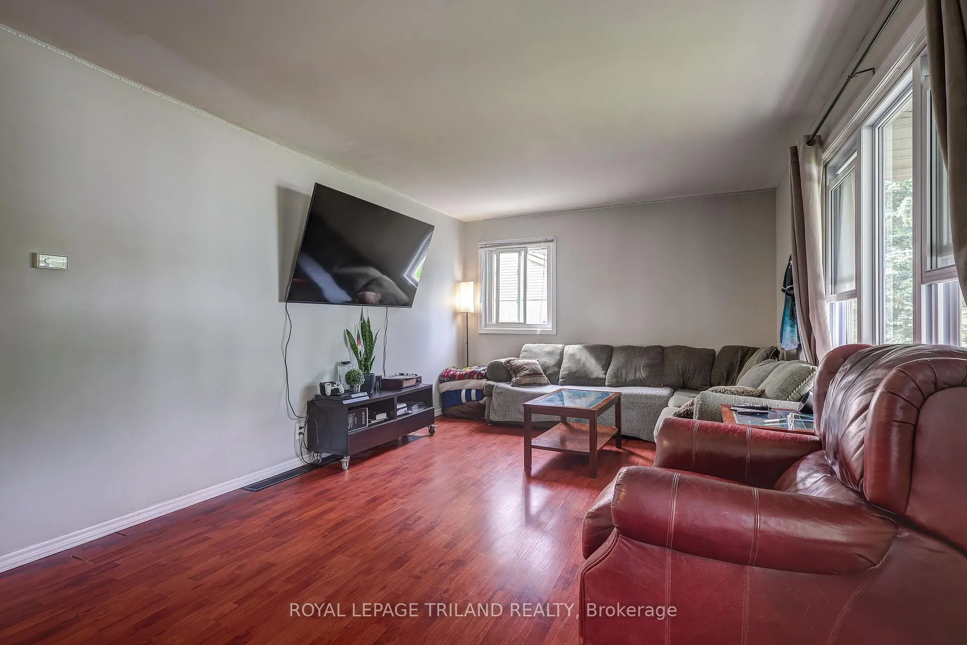 Photo 3 of 249 Victoria Street, Central Elgin, Belmont — HOMEH