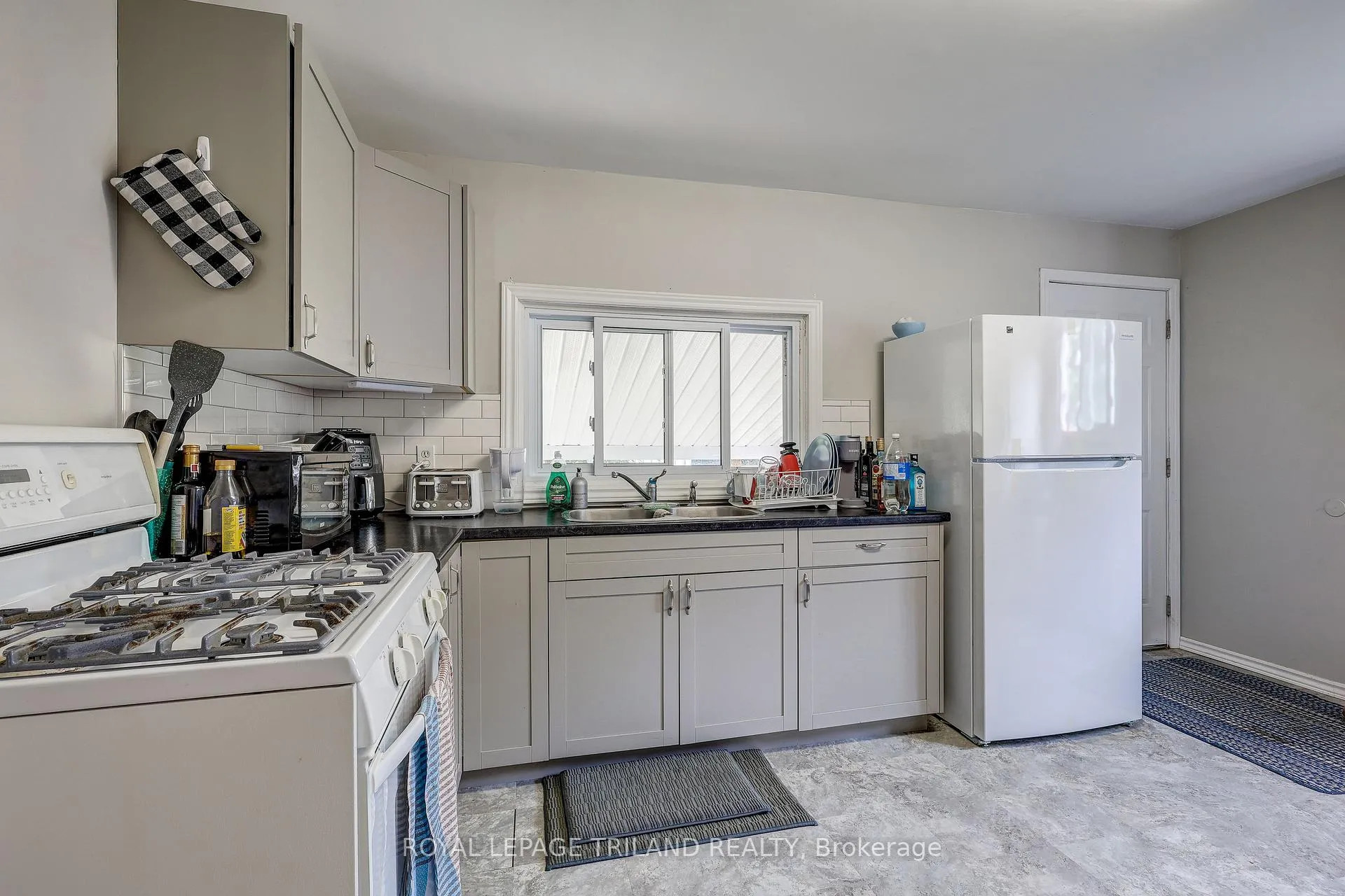 Photo 10 of 249 Victoria Street, Central Elgin, Belmont — HOMEH