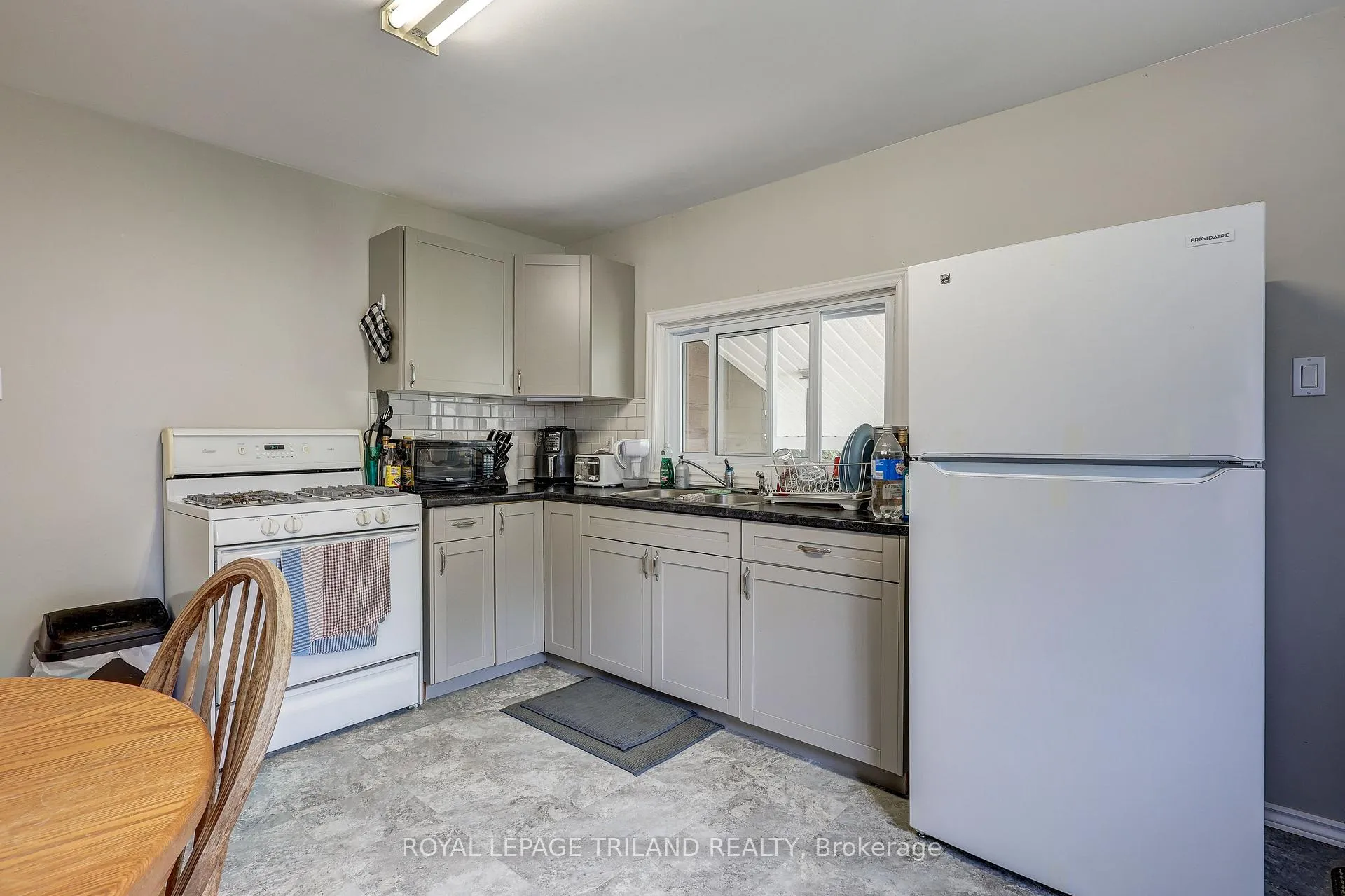 Photo 11 of 249 Victoria Street, Central Elgin, Belmont — HOMEH