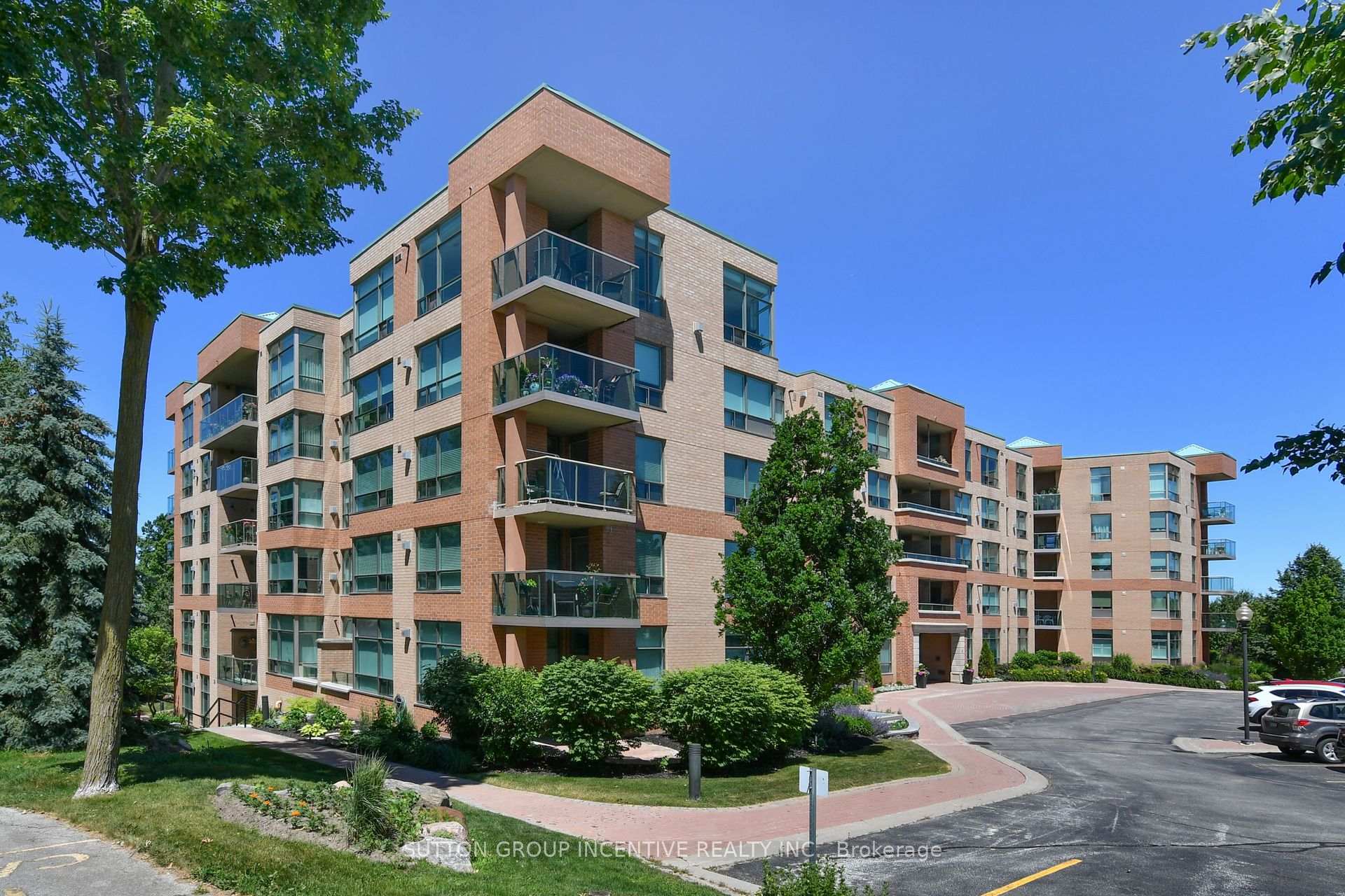 Front of Unit 508, 4 Briar Hill Heights