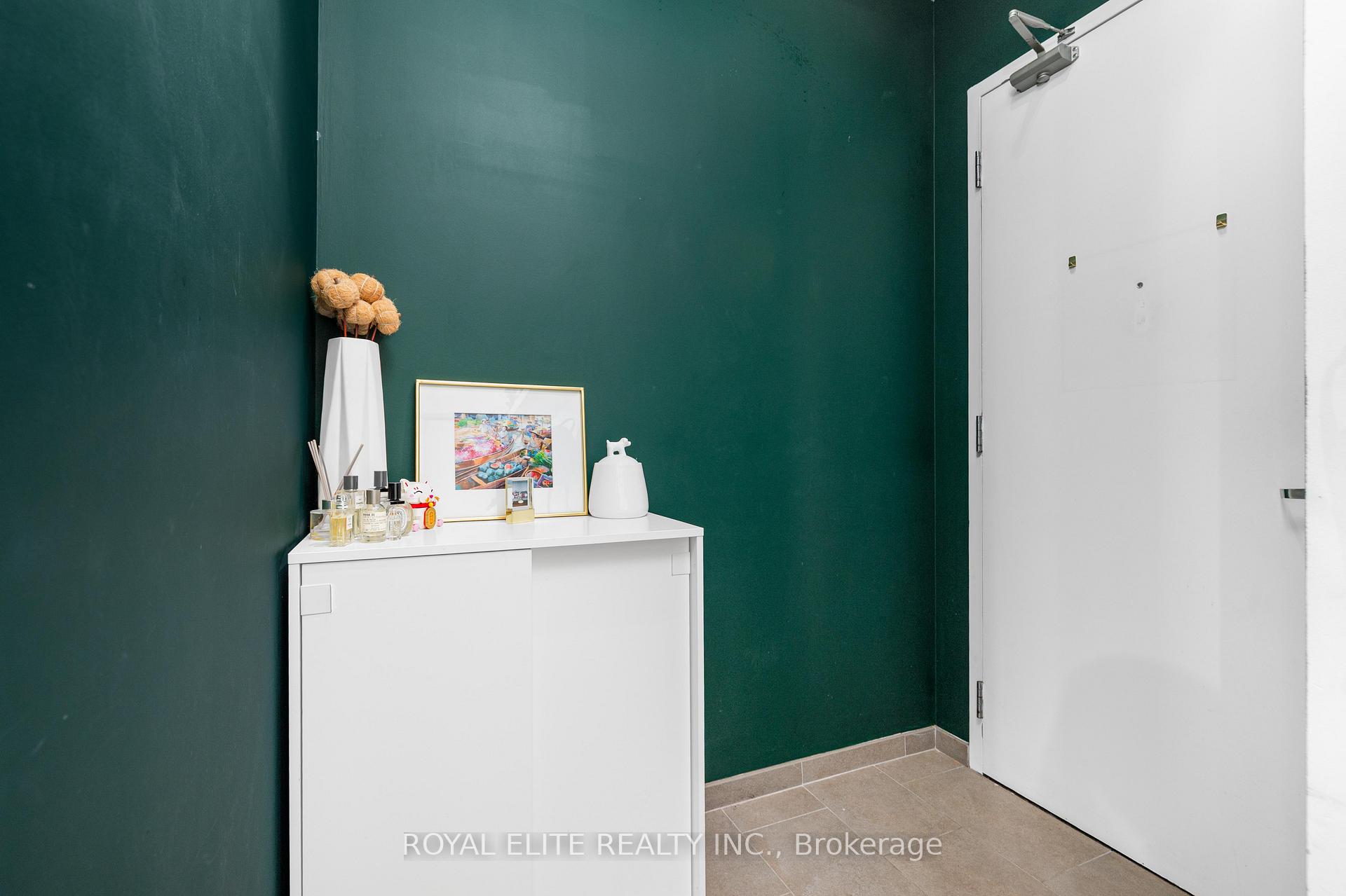 Photo 4 of Unit 307, 218 King Street E, Toronto, Moss Park — HOMEH