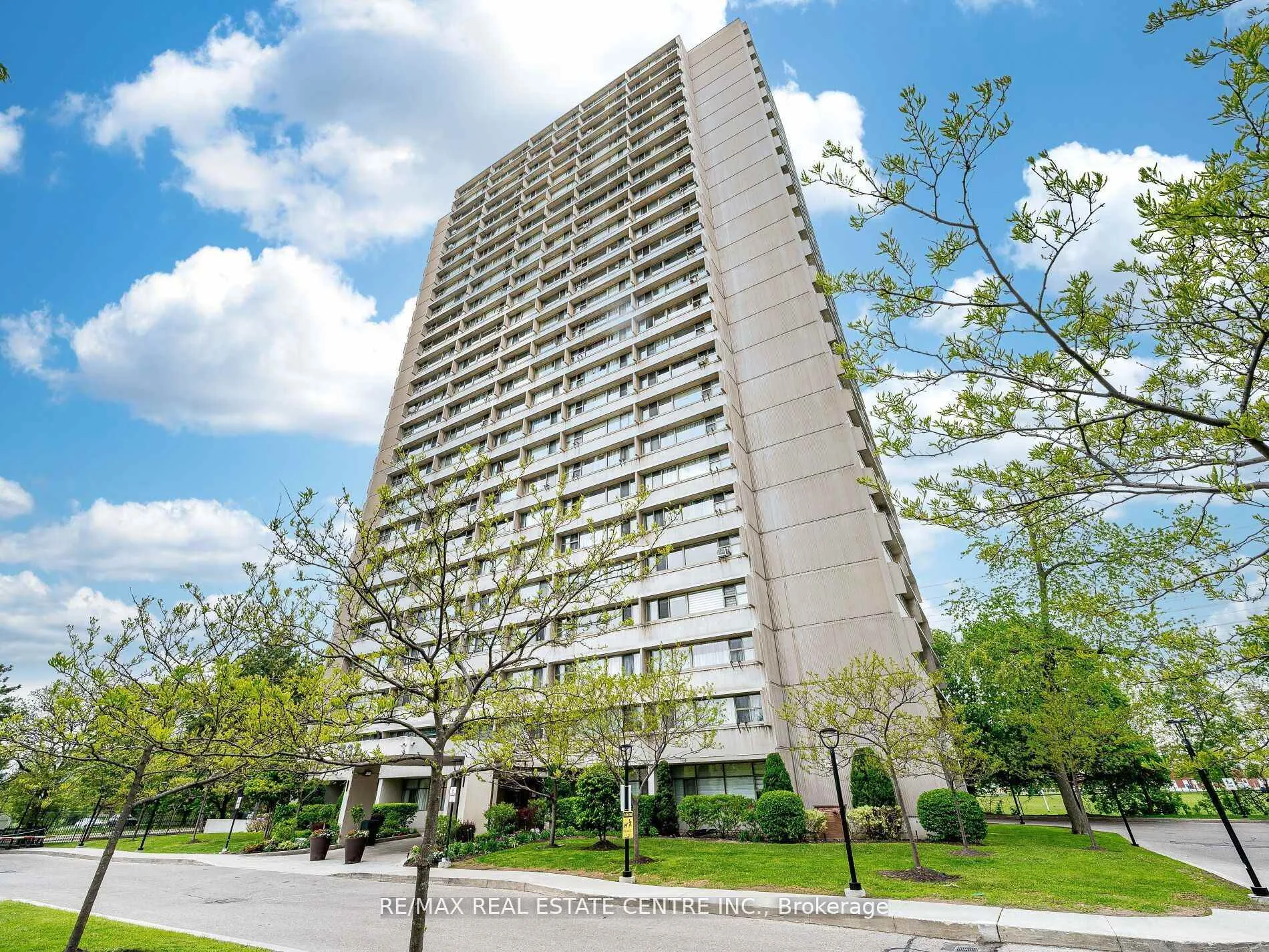 Front of Unit 1806, 735 Don Mills Road