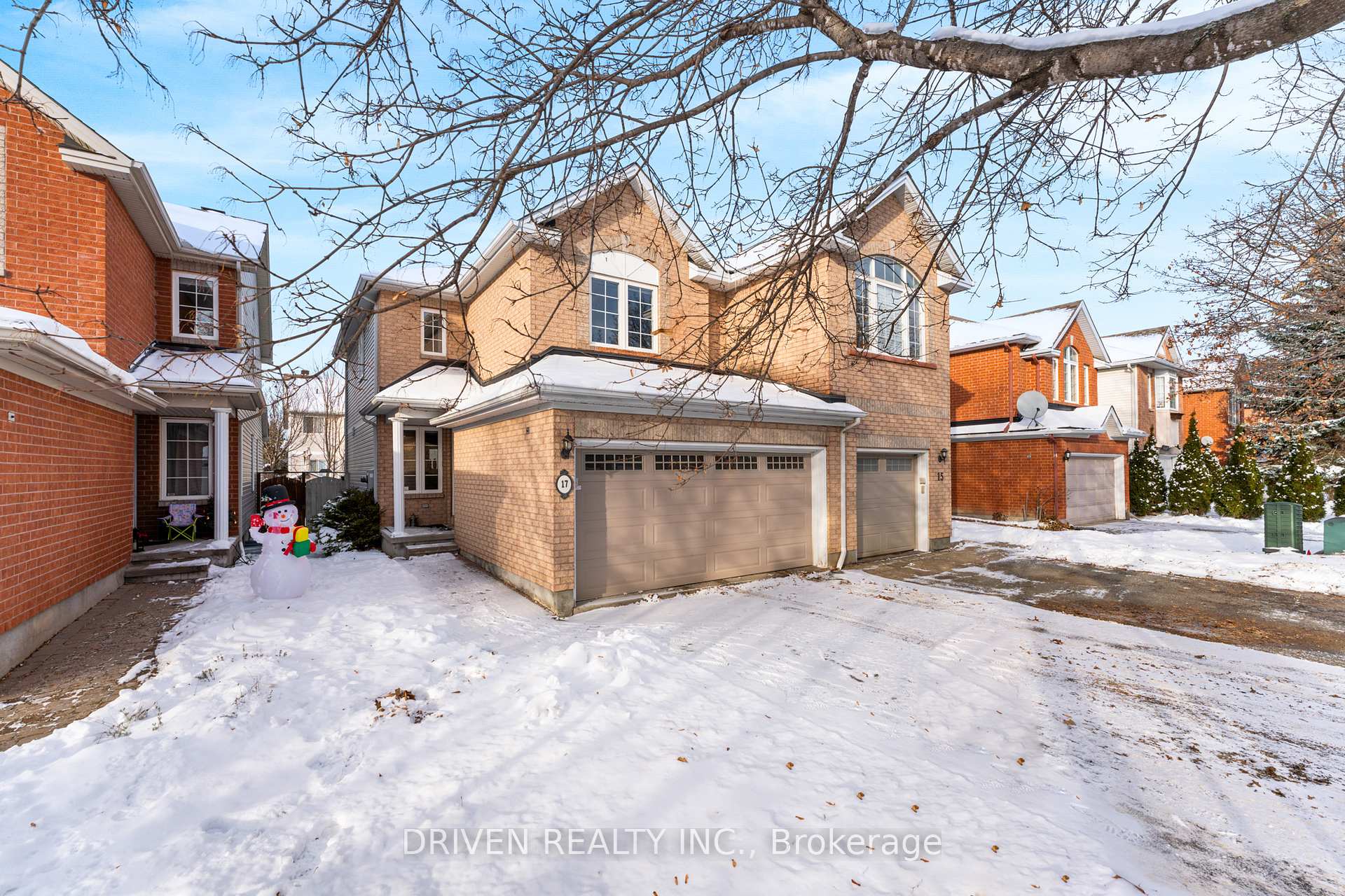 Photo 2 of 17 Coleridge Street, Ottawa, Central Park — HOMEH