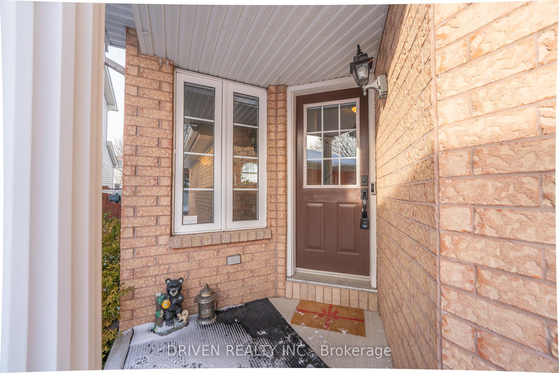 Photo 3 of 17 Coleridge Street, Ottawa, Central Park — HOMEH
