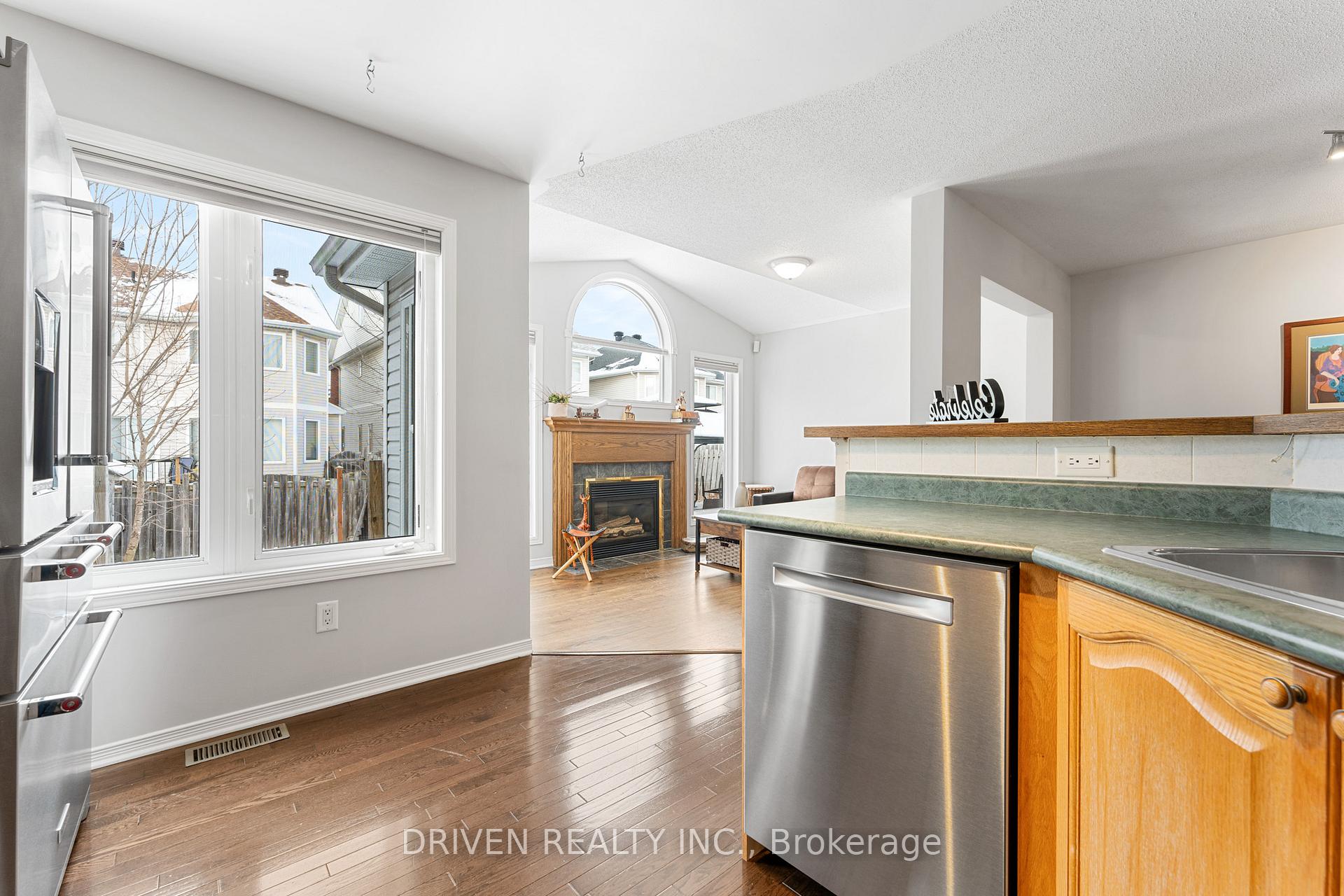Photo 4 of 17 Coleridge Street, Ottawa, Central Park — HOMEH