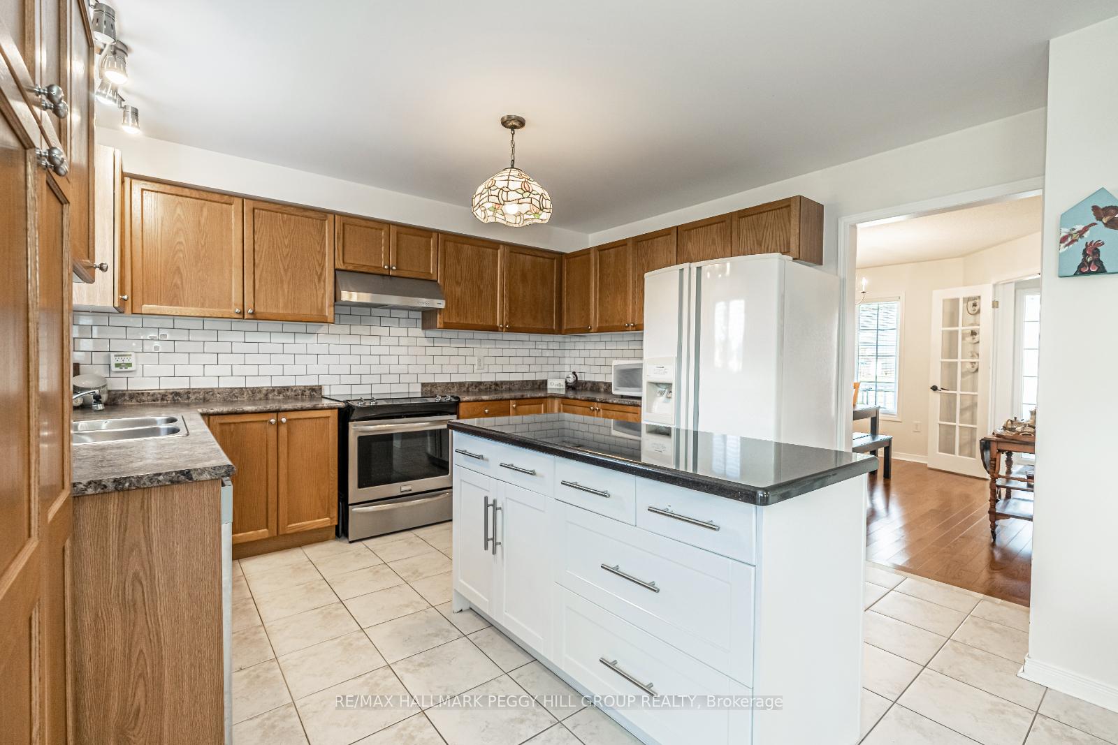 Photo 3 of 222 Red Oak Trail, Clearview, Stayner — HOMEH