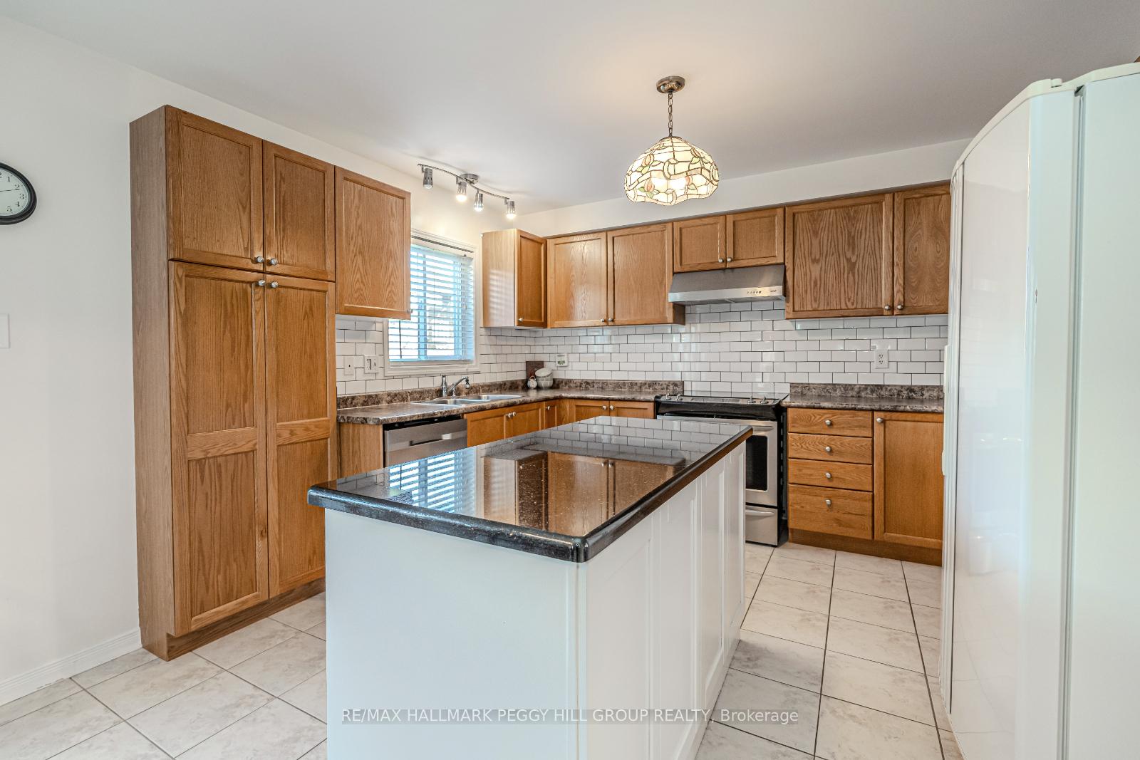 Photo 5 of 222 Red Oak Trail, Clearview, Stayner — HOMEH