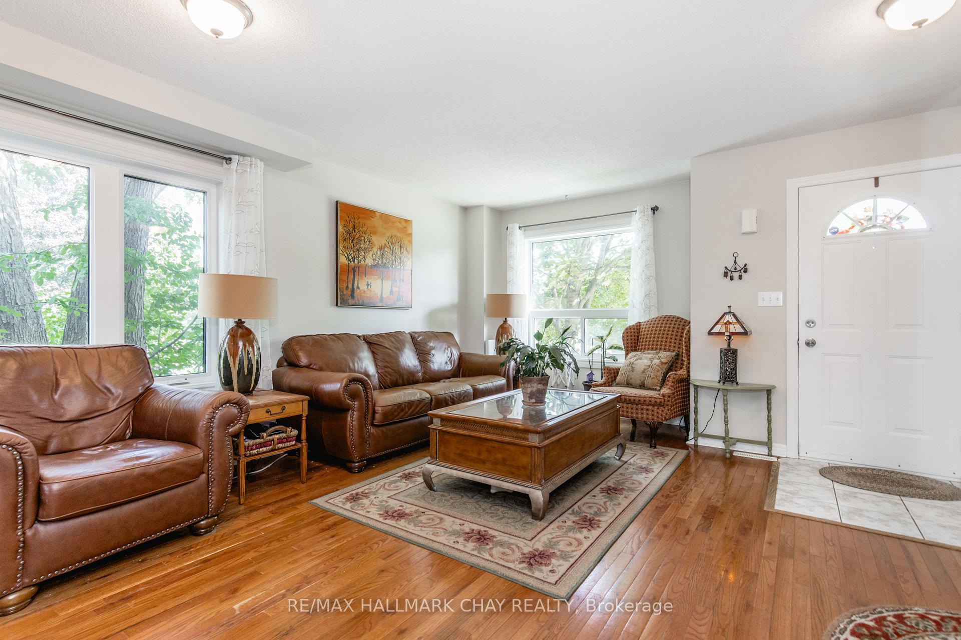 Photo 3 of Unit 11, 234 Cundles Road E, Barrie, Little Lake — HOMEH