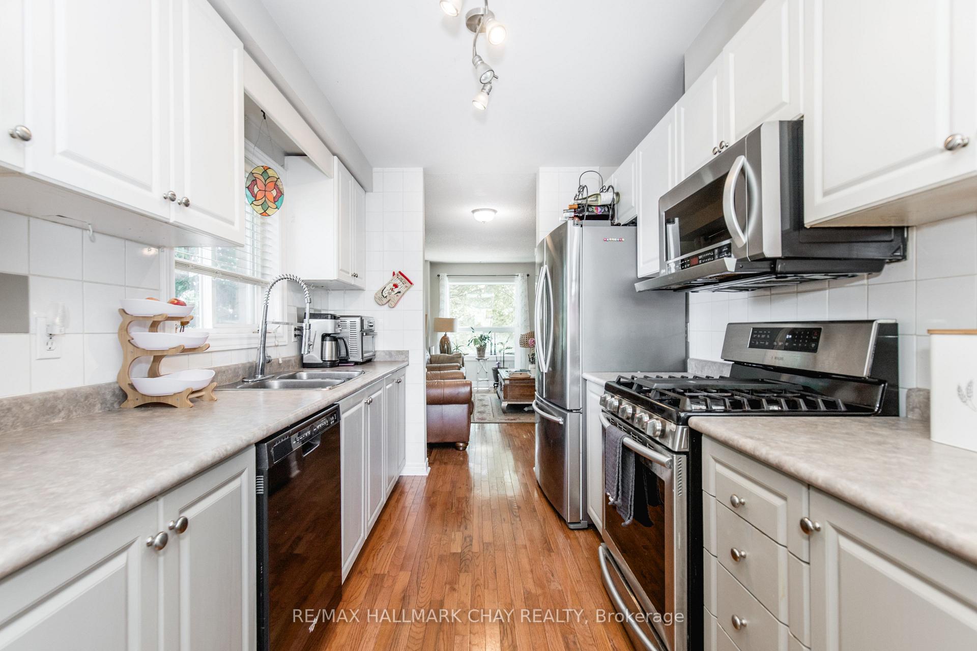 Photo 6 of Unit 11, 234 Cundles Road E, Barrie, Little Lake — HOMEH