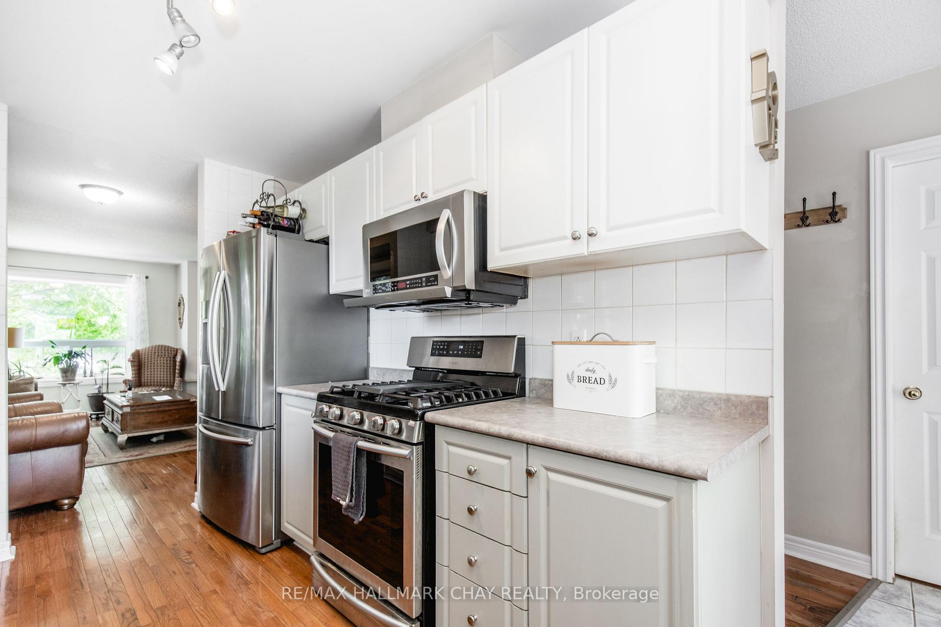 Photo 7 of Unit 11, 234 Cundles Road E, Barrie, Little Lake — HOMEH
