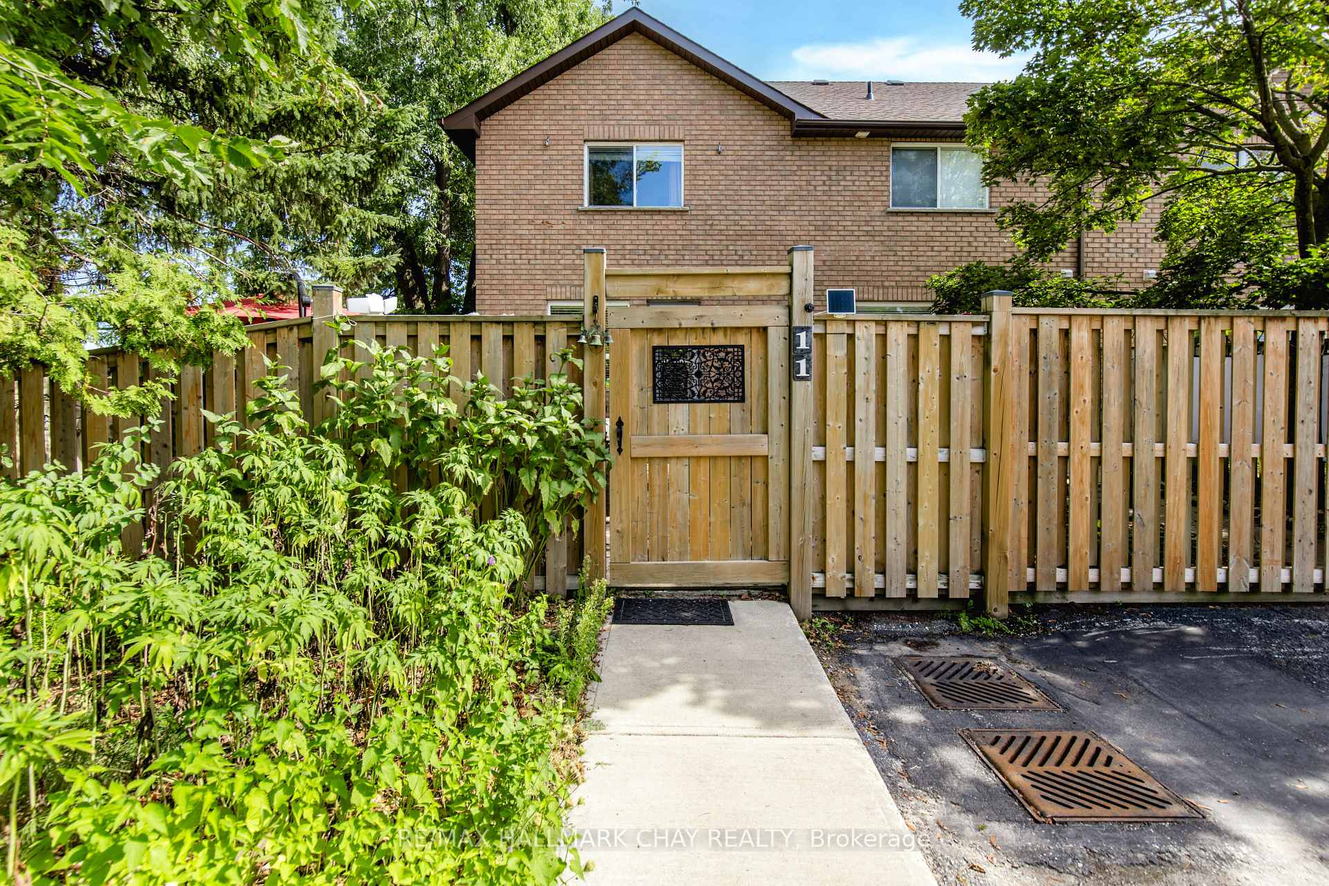 Photo 26 of Unit 11, 234 Cundles Road E, Barrie, Little Lake — HOMEH