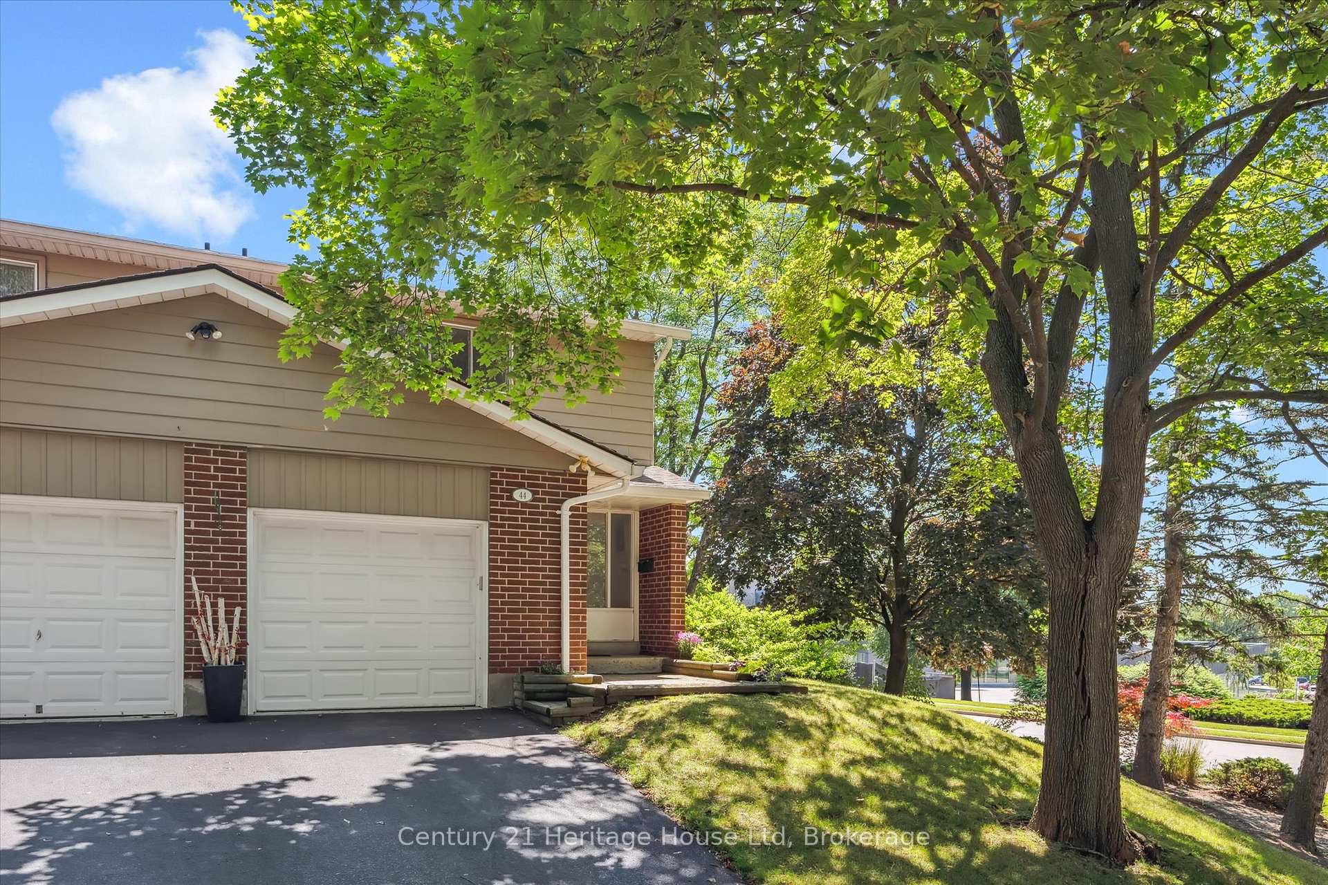 Photo 2 of Unit 44, 16 Hadati Road, Guelph, Grange Road — HOMEH