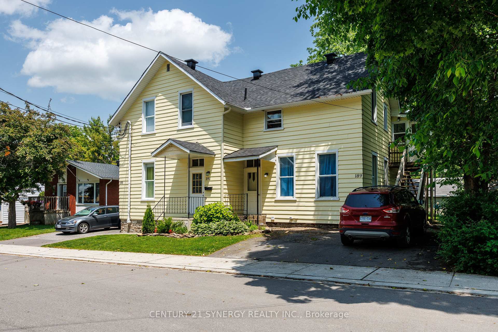 Front of 189-191-193 Moffatt Street