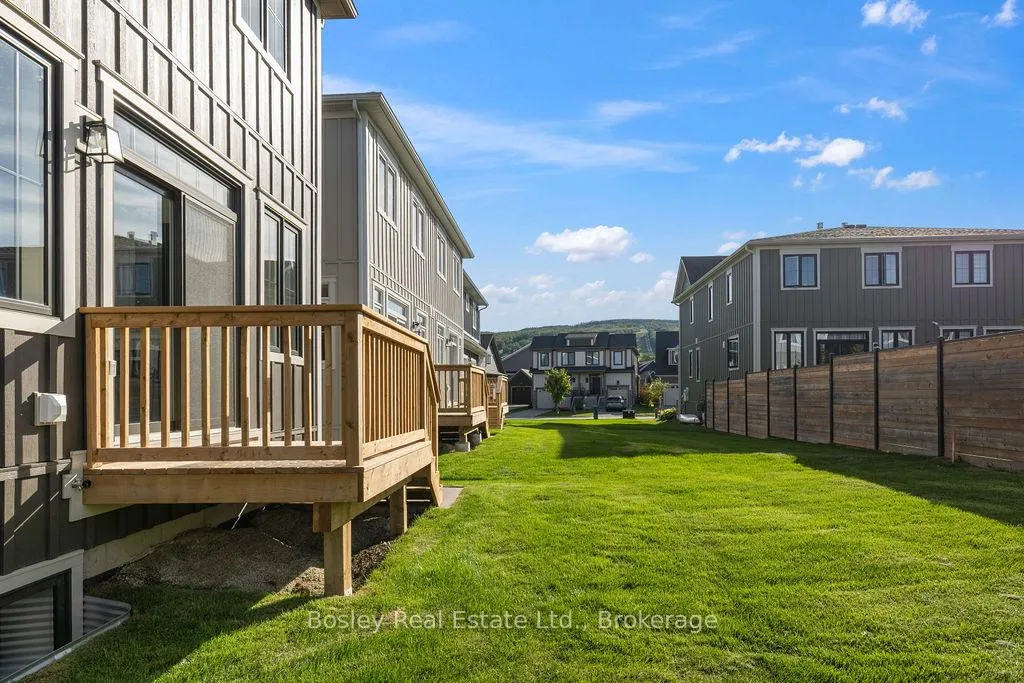 Photo 5 of 132 White Oak Crescent, Blue Mountains — HOMEH
