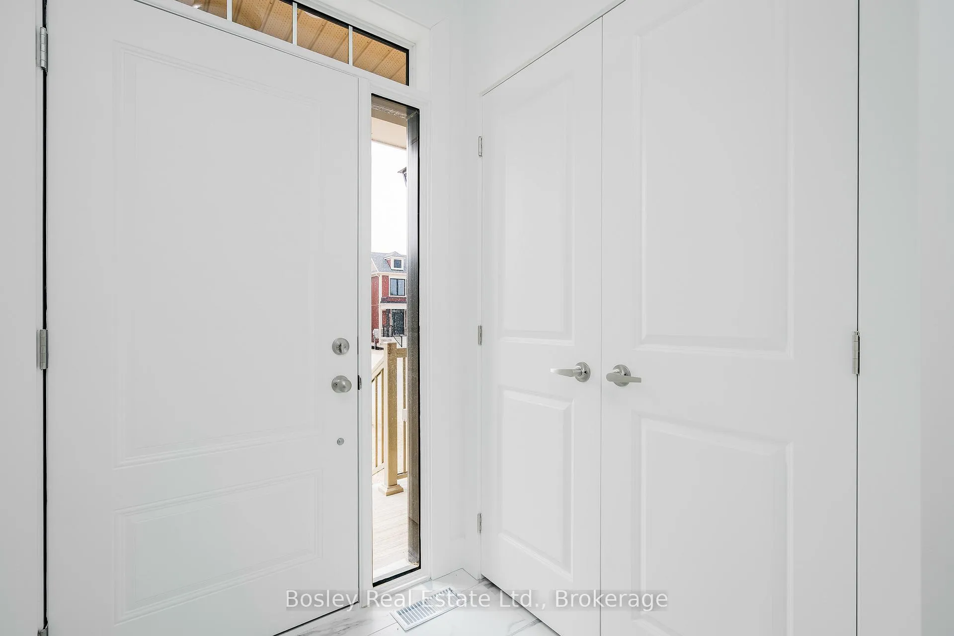 Photo 7 of 132 White Oak Crescent, Blue Mountains — HOMEH