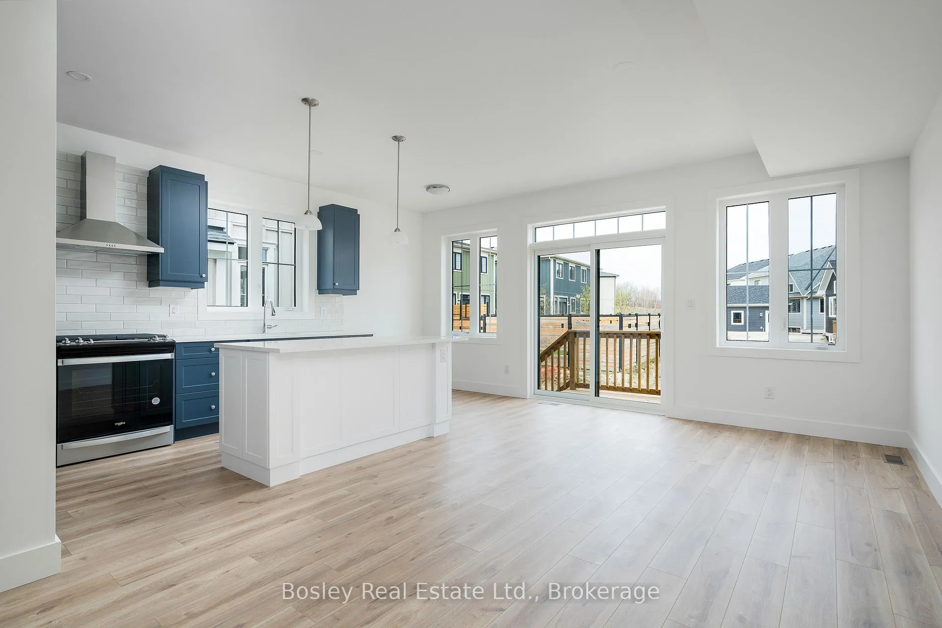 Photo 11 of 132 White Oak Crescent, Blue Mountains — HOMEH